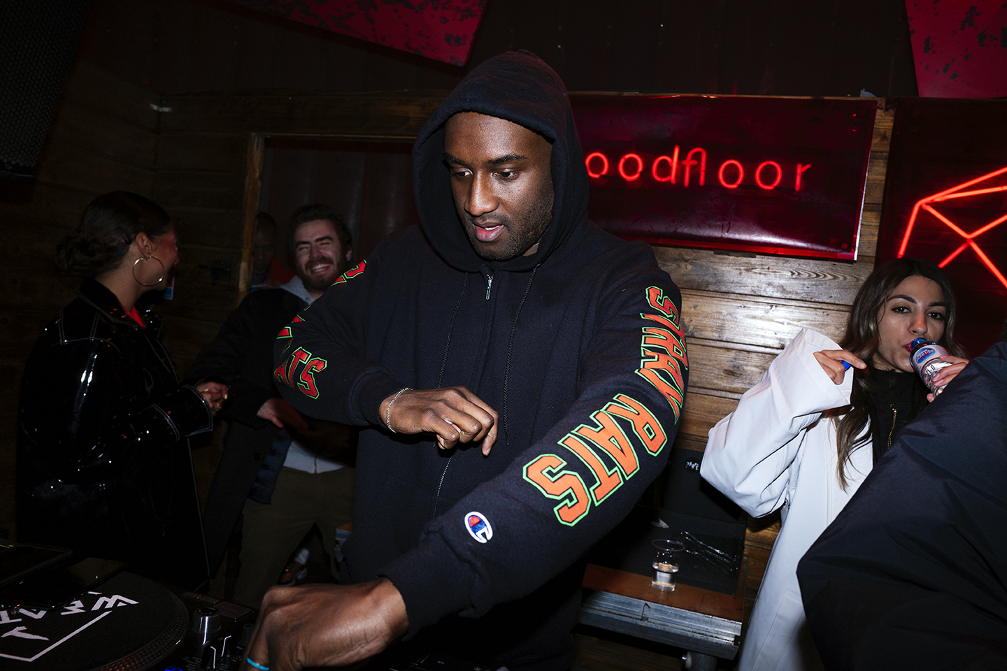 1548925836920-Virgil_02