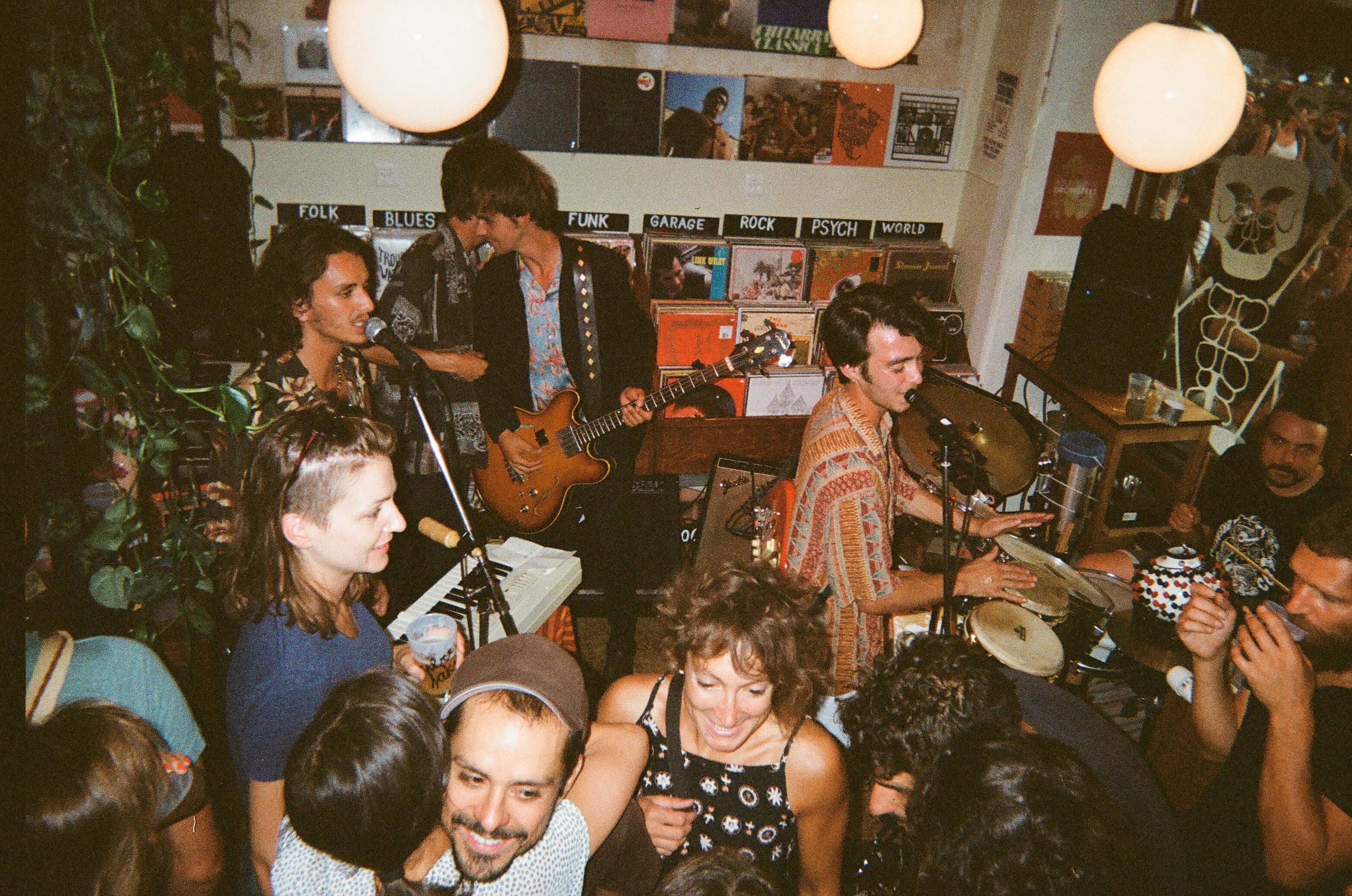 1549292073603-MAUSKOVIC-DANCE-BAND