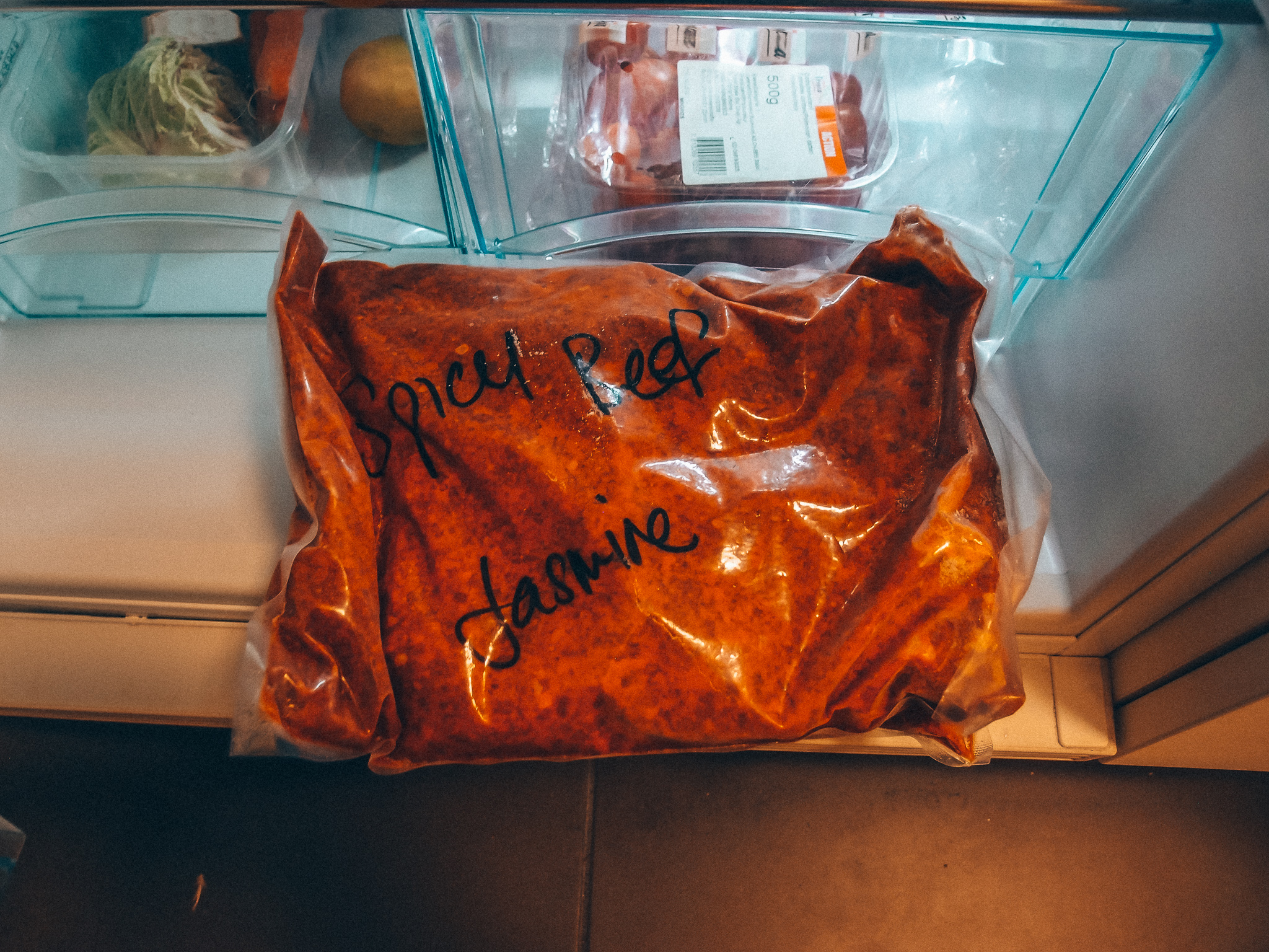 Eine Packung tiefgefrorenes Spicy Beef von Jasmine