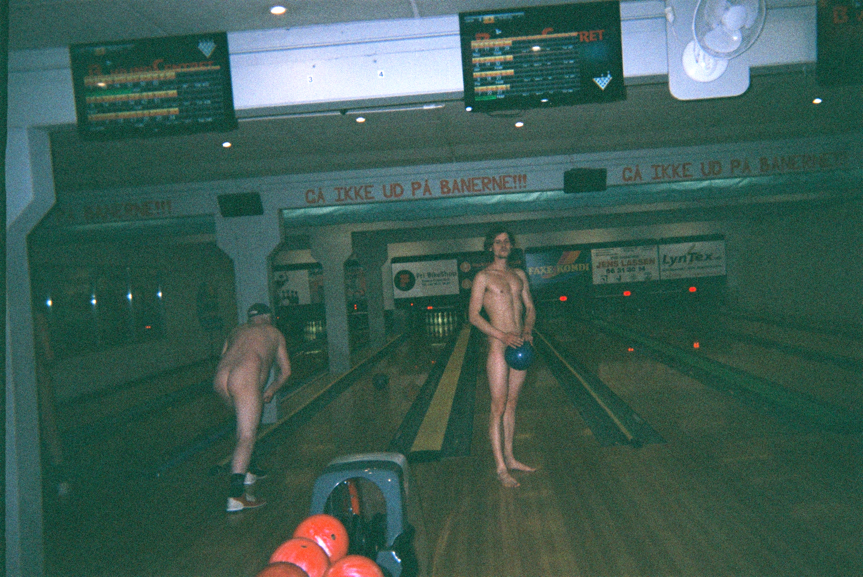 Alexander Dahl til nøgenbowling