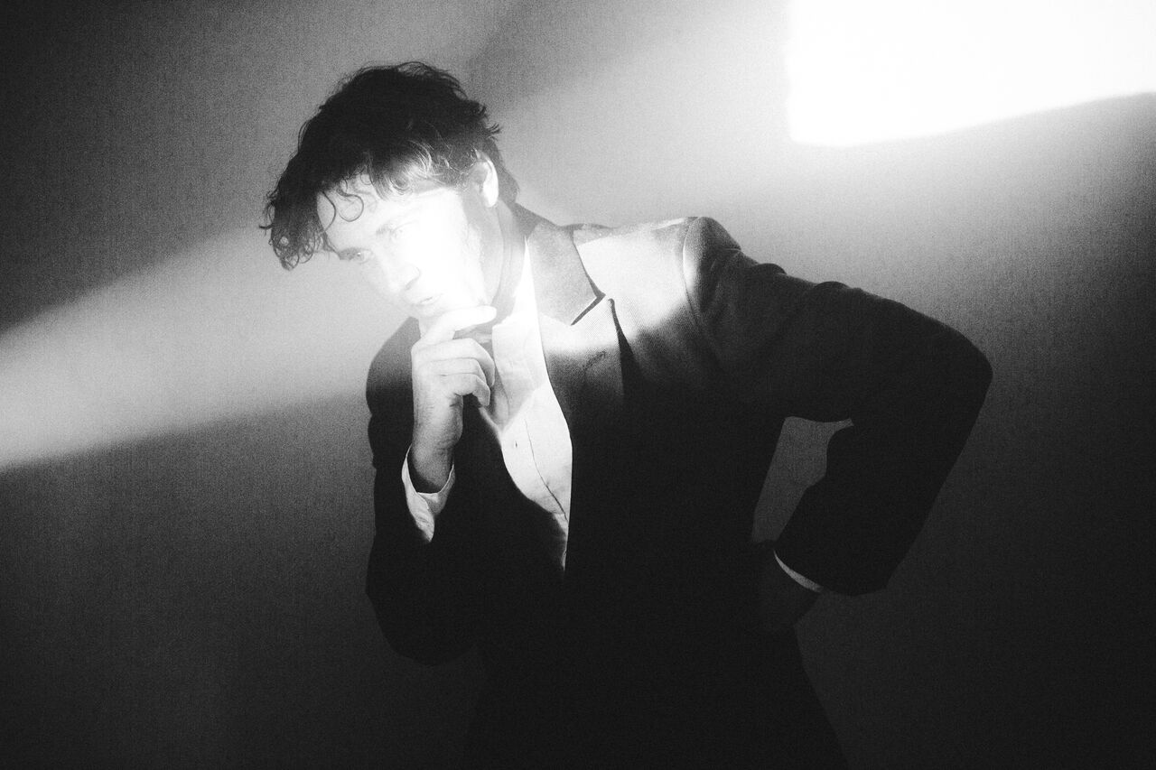 1549550604636-CassMcCombs-SilviaGrav1