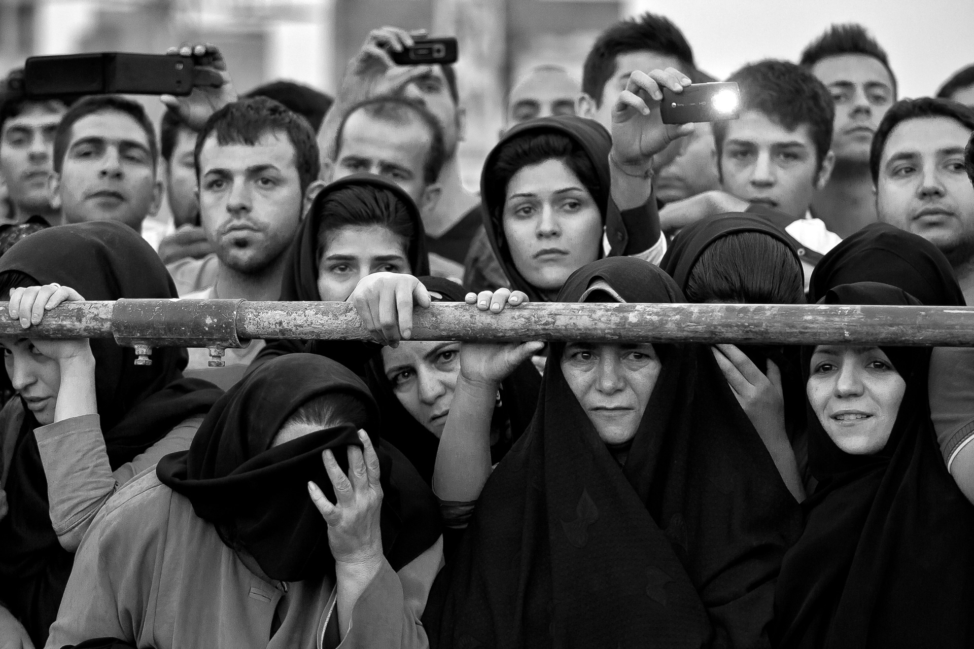 Ebrahim Noroozi Photographing The Grim Spectacle Of Public Executions In Iran Amuse 