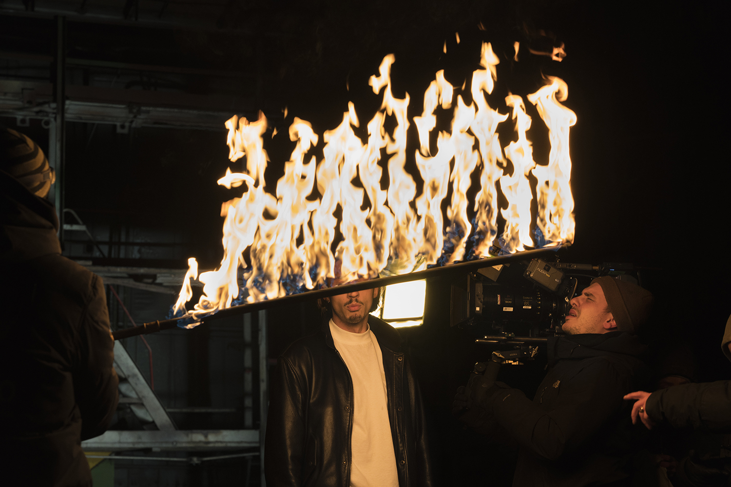 romeo-elvis-malade-straussphere-behind-the-scenes-vuur-oekraine