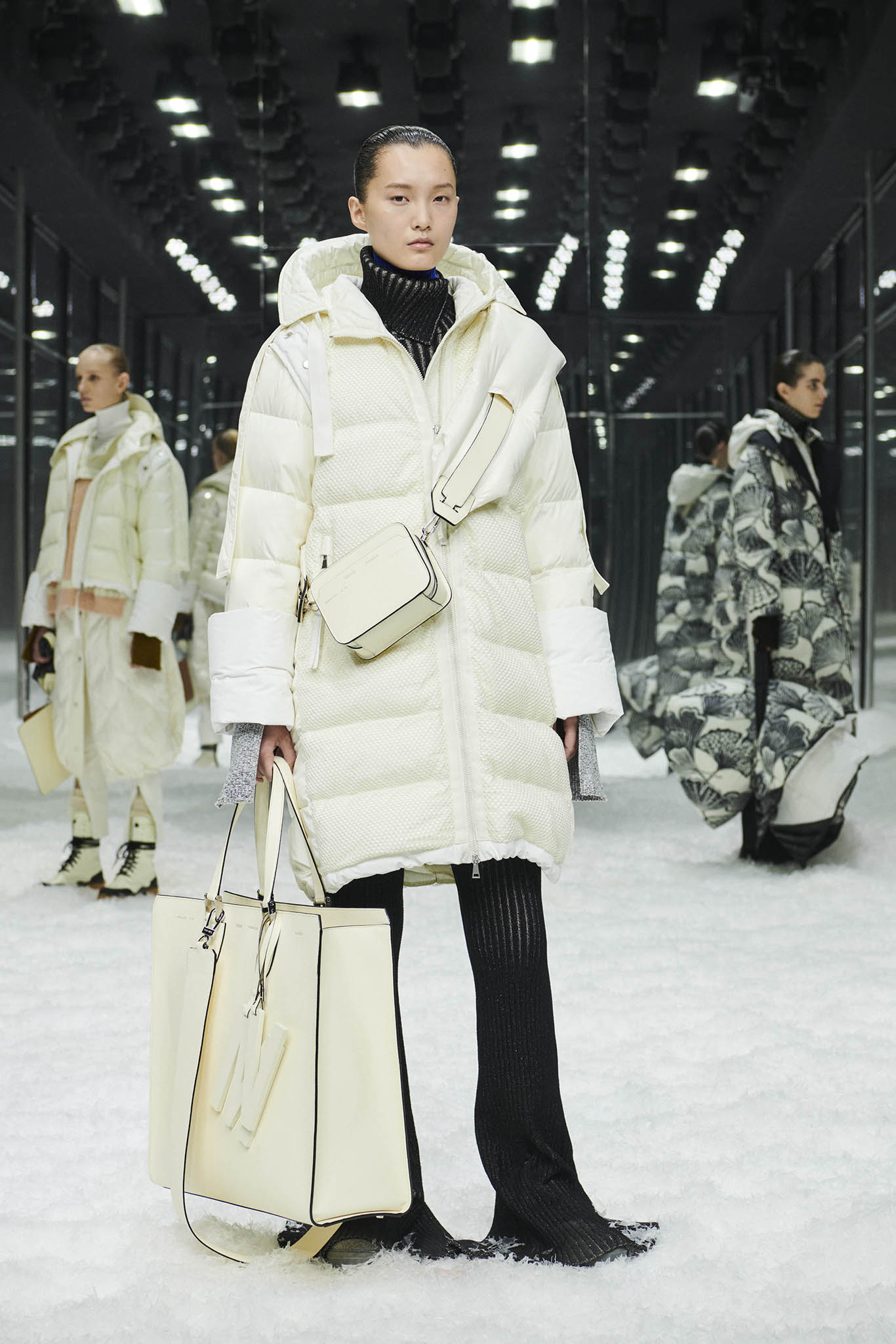 1551237025843-MONCLER_2_1952_W_03