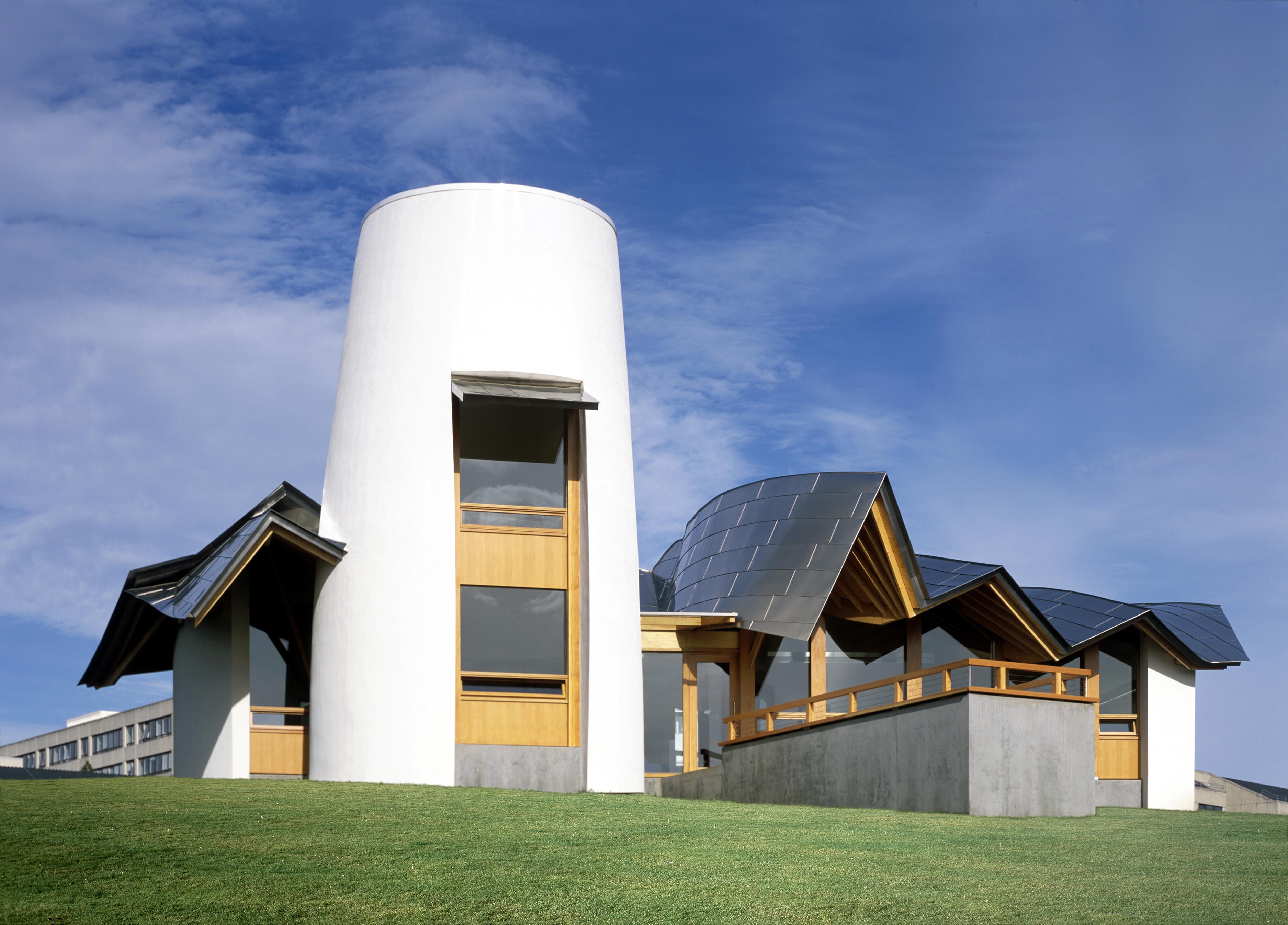 Проект фрэнка. Фрэнк Гери (Frank Gehry). Фрэнк Гери Деконструктивизм. Фрэнк Оуэн Гери архитектура. Фрэнк Гери Архитектор проекты.