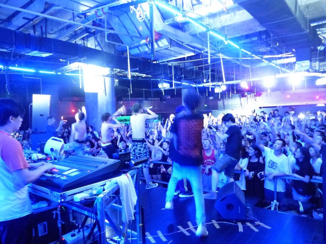1551773960823-1517154685772-chengdu-show