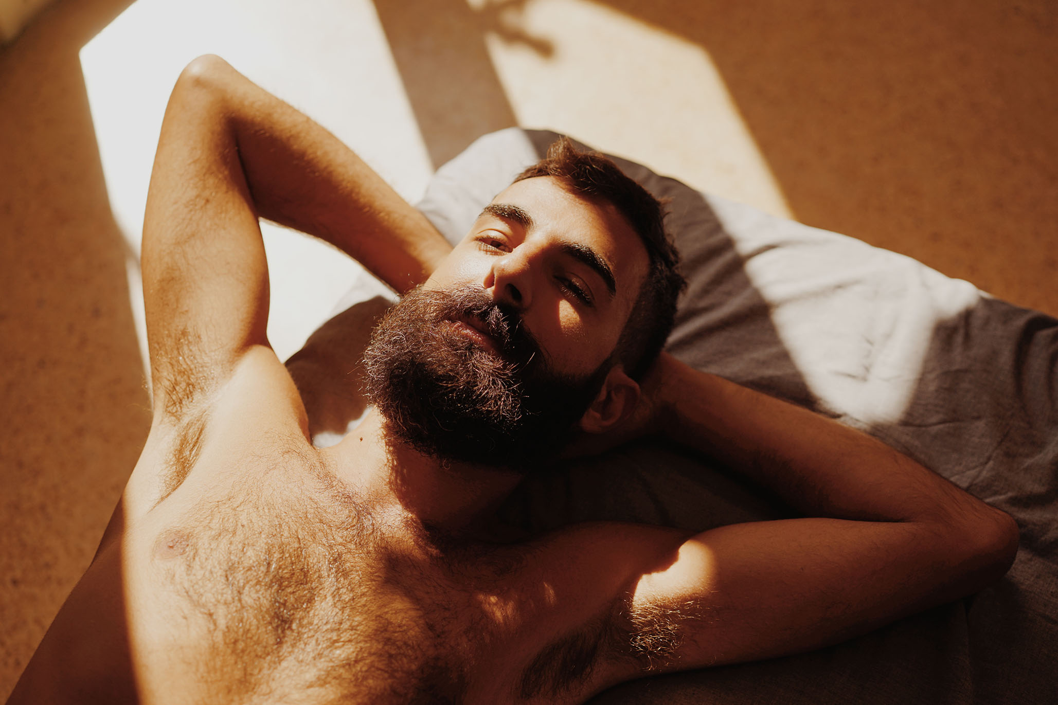 tale-of-men-chris-chi-gay-man-in-zon-belgie