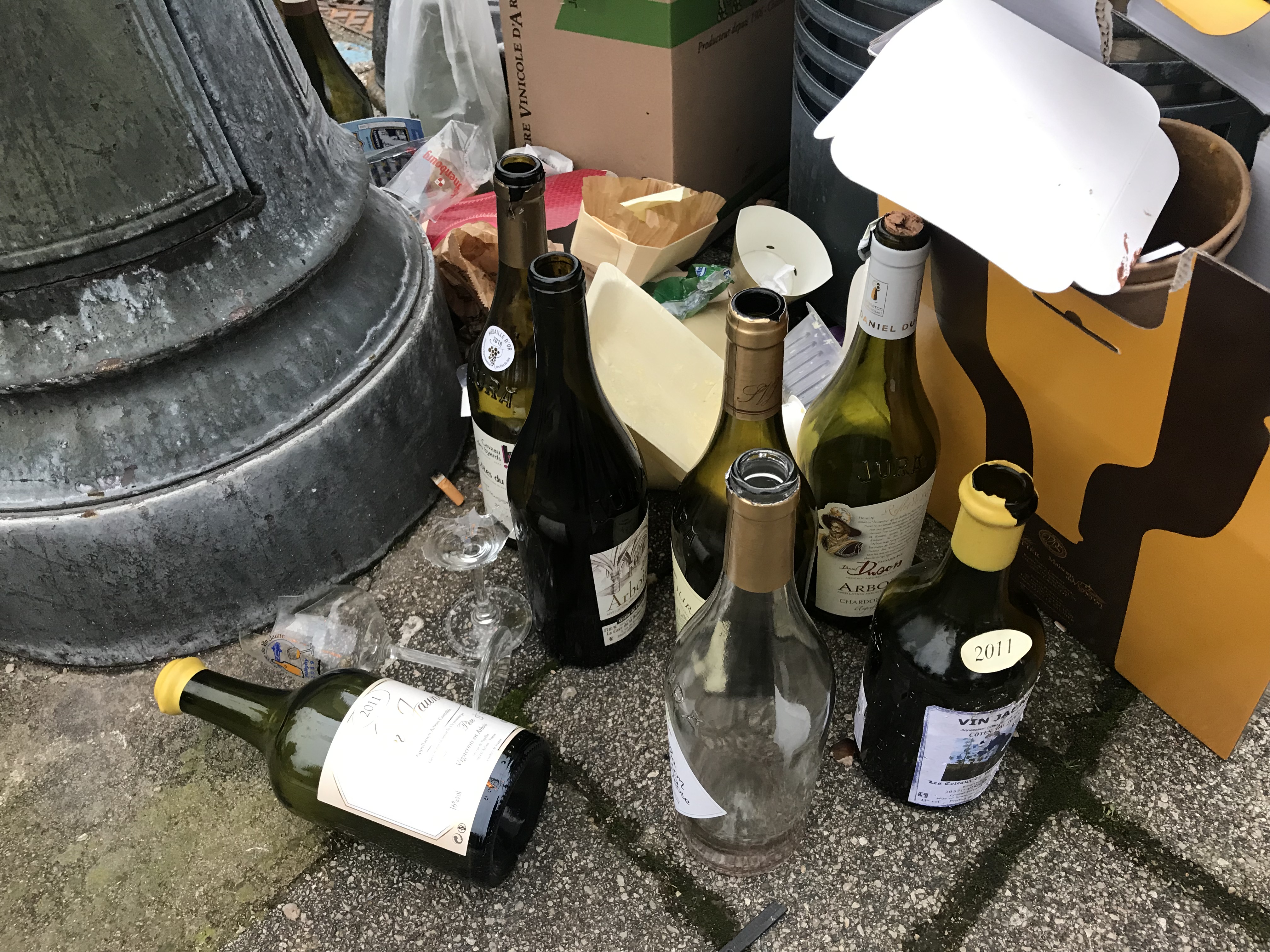 1551786786837-Vin-Jaune-Cadavres