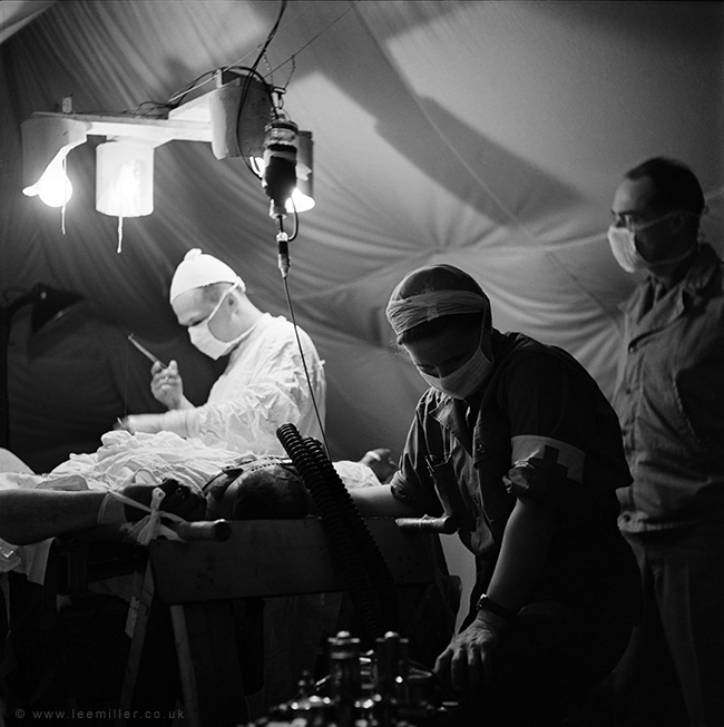 1551958538868-Surgeon_and_anaesthetist_by_Lee_Miller