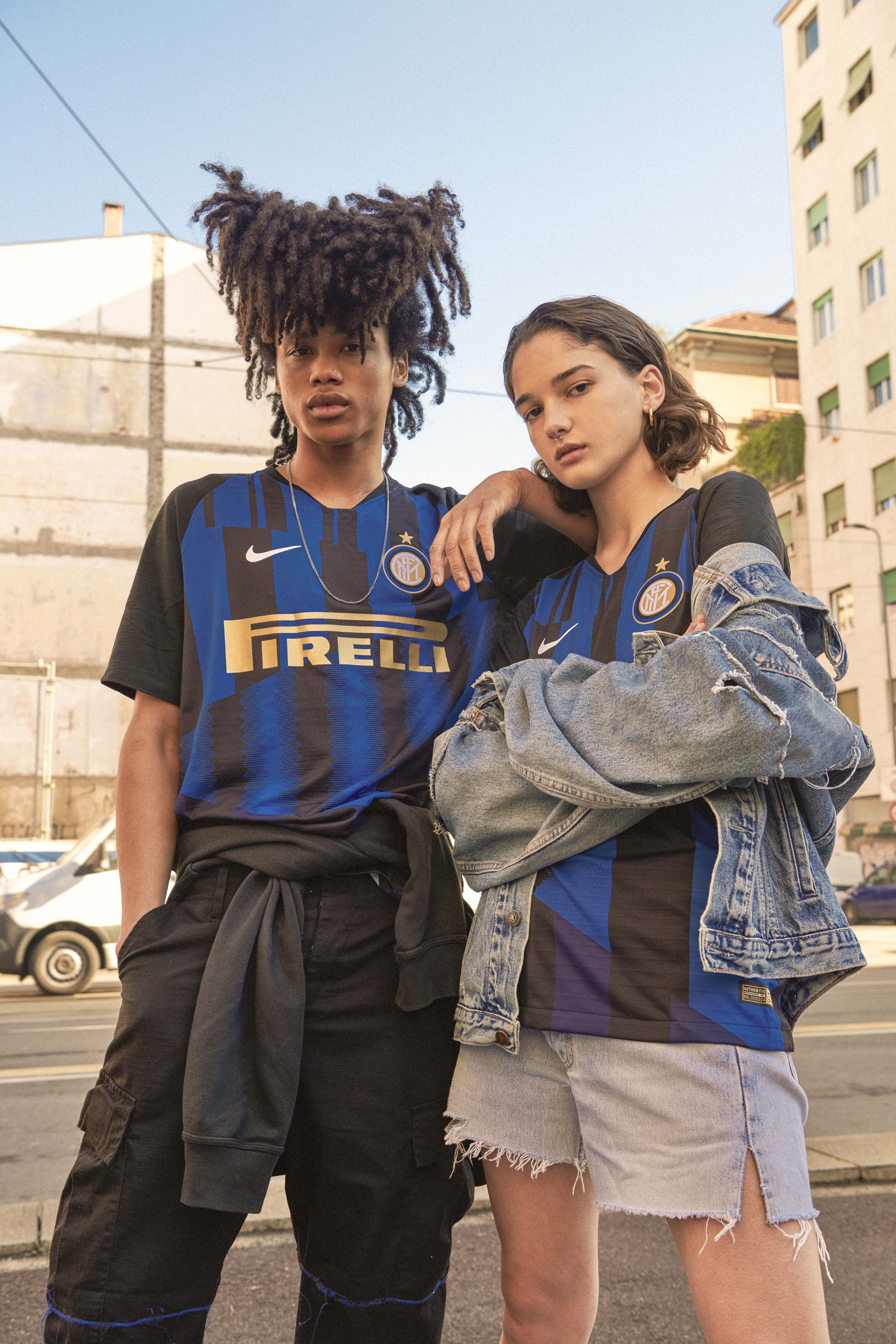 1551980583650-maglia_calcio_inter_nike_edizione_limitata_milano_rosario_rex_di_salvo5317