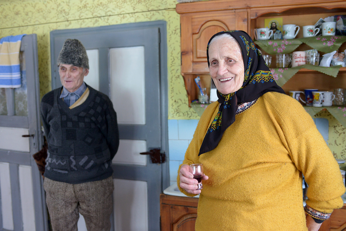 batrani cu afinata