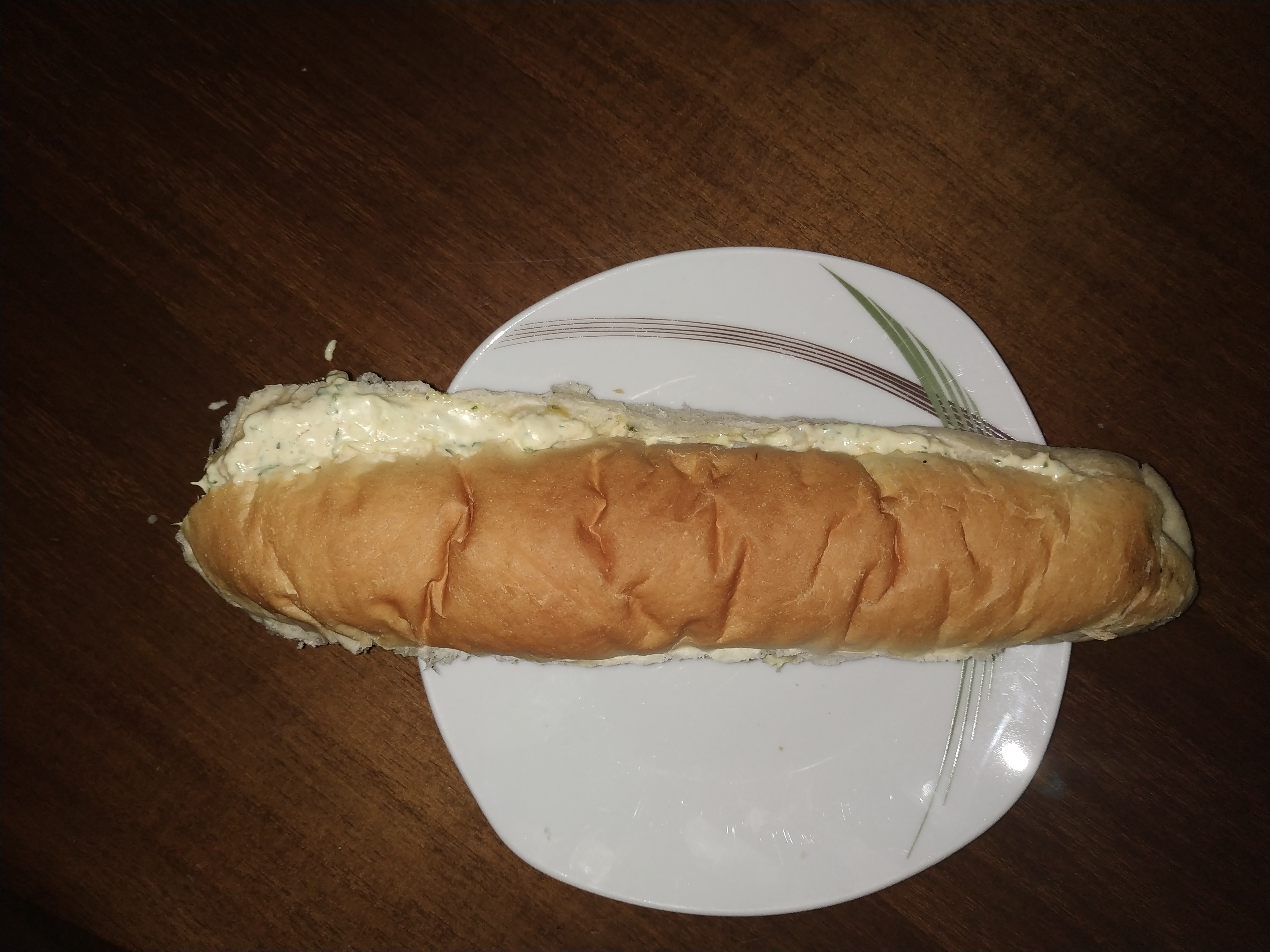 sendvič na tanjiru