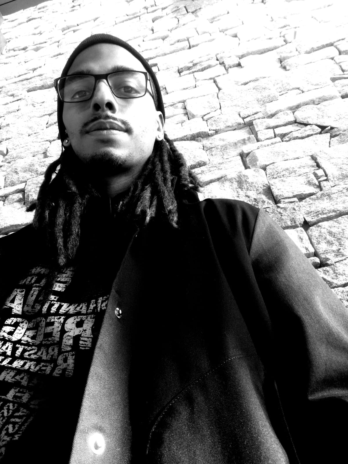 Mann mit Dreads