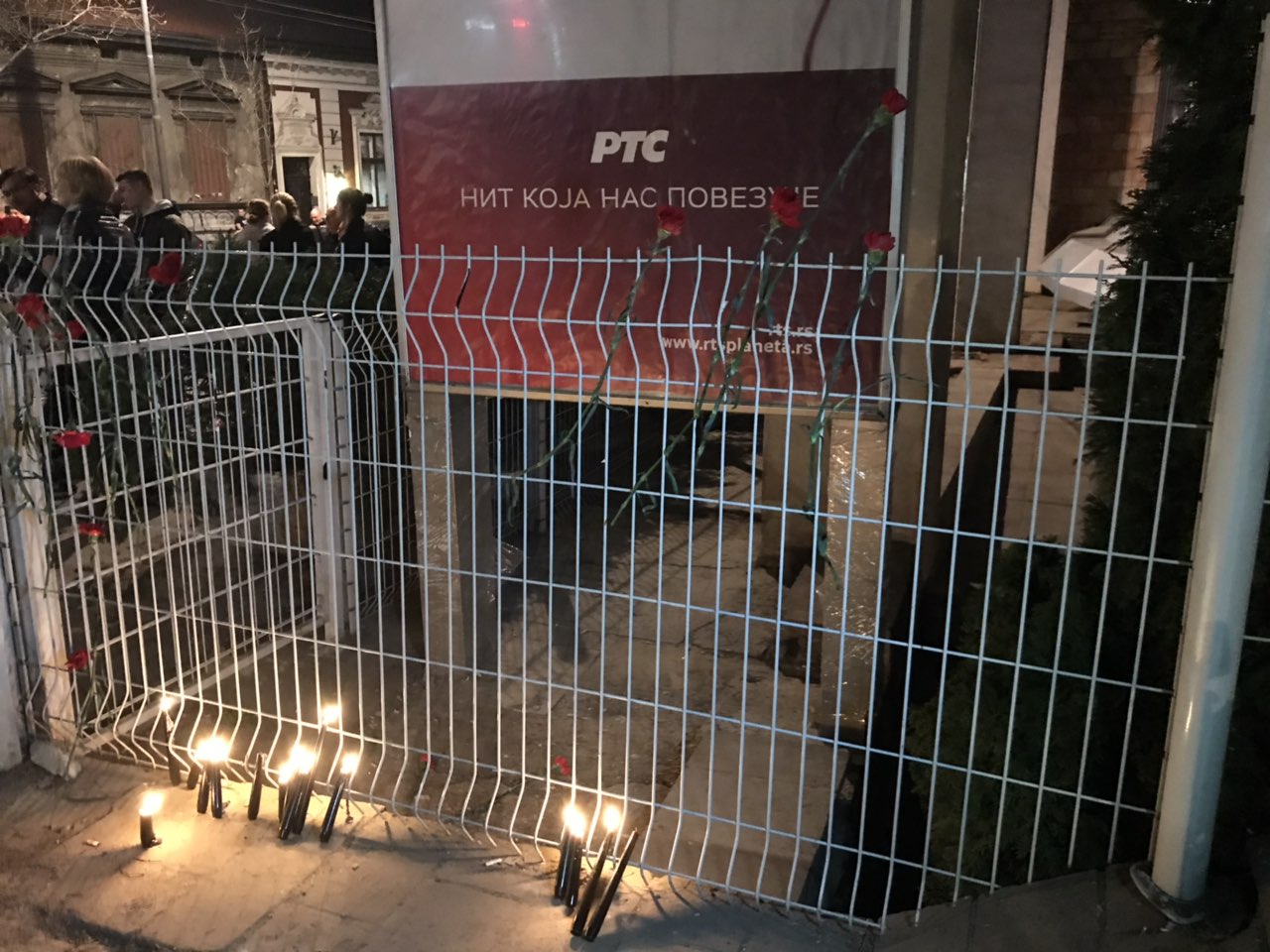 1553371769928-protestrts