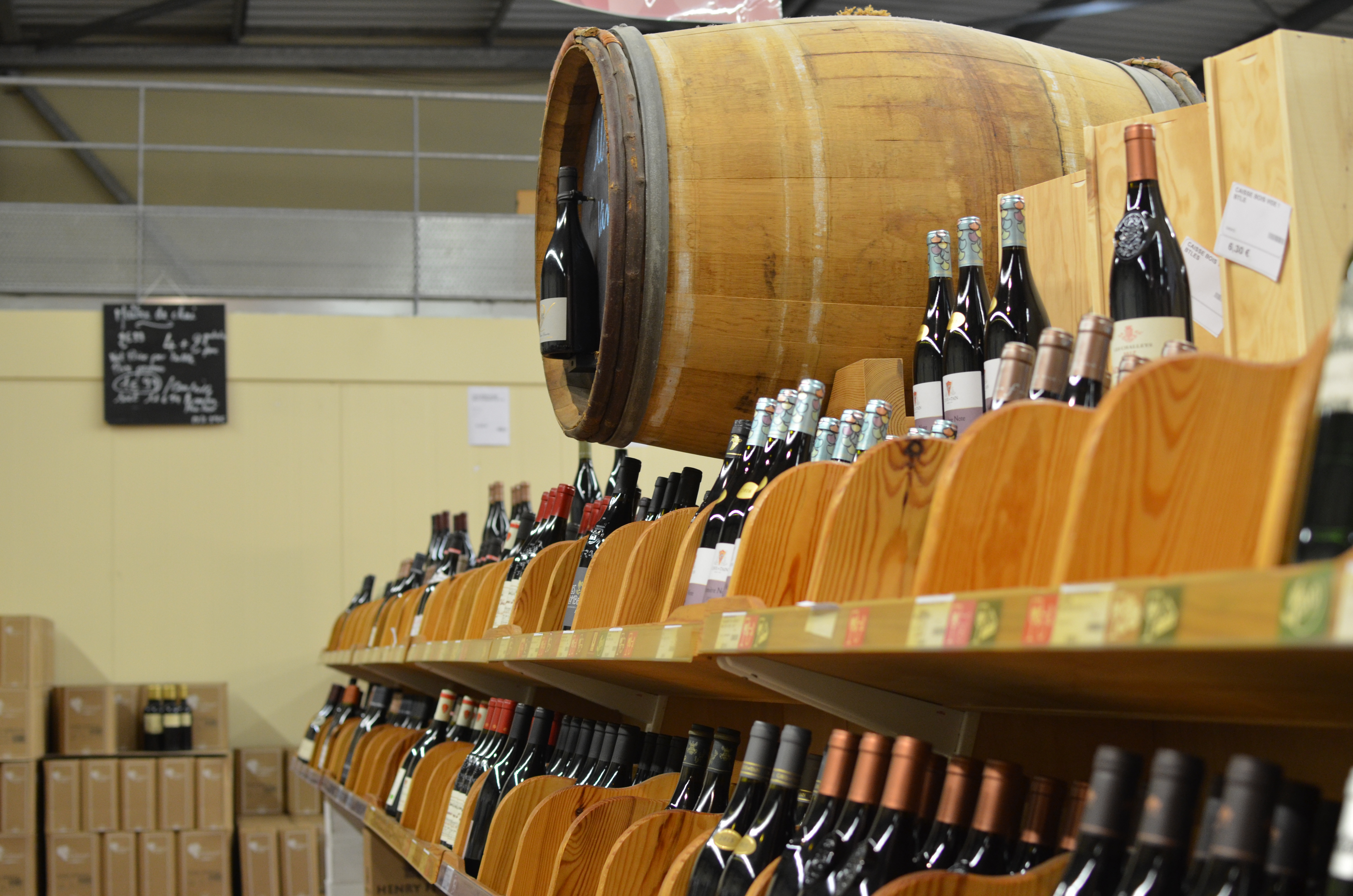 1553870030341-Calais-Vin Brexit Wine Shop