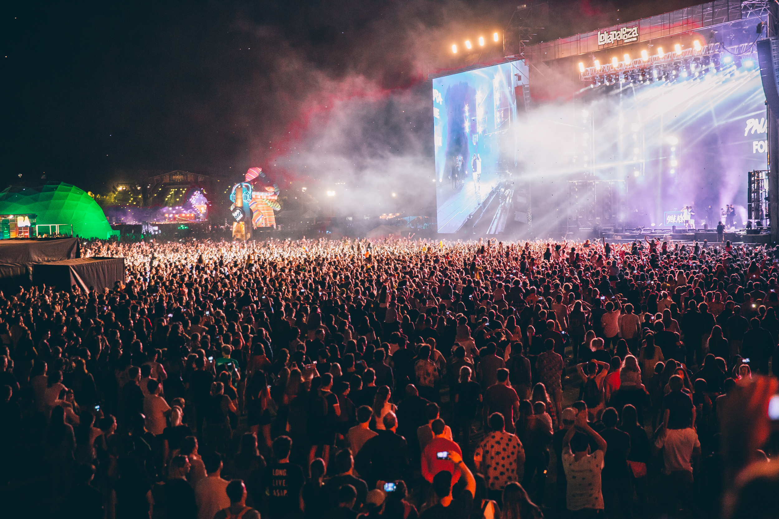 Gente en Lollapalooza Argentina 2019. Foto por Matías Casal.