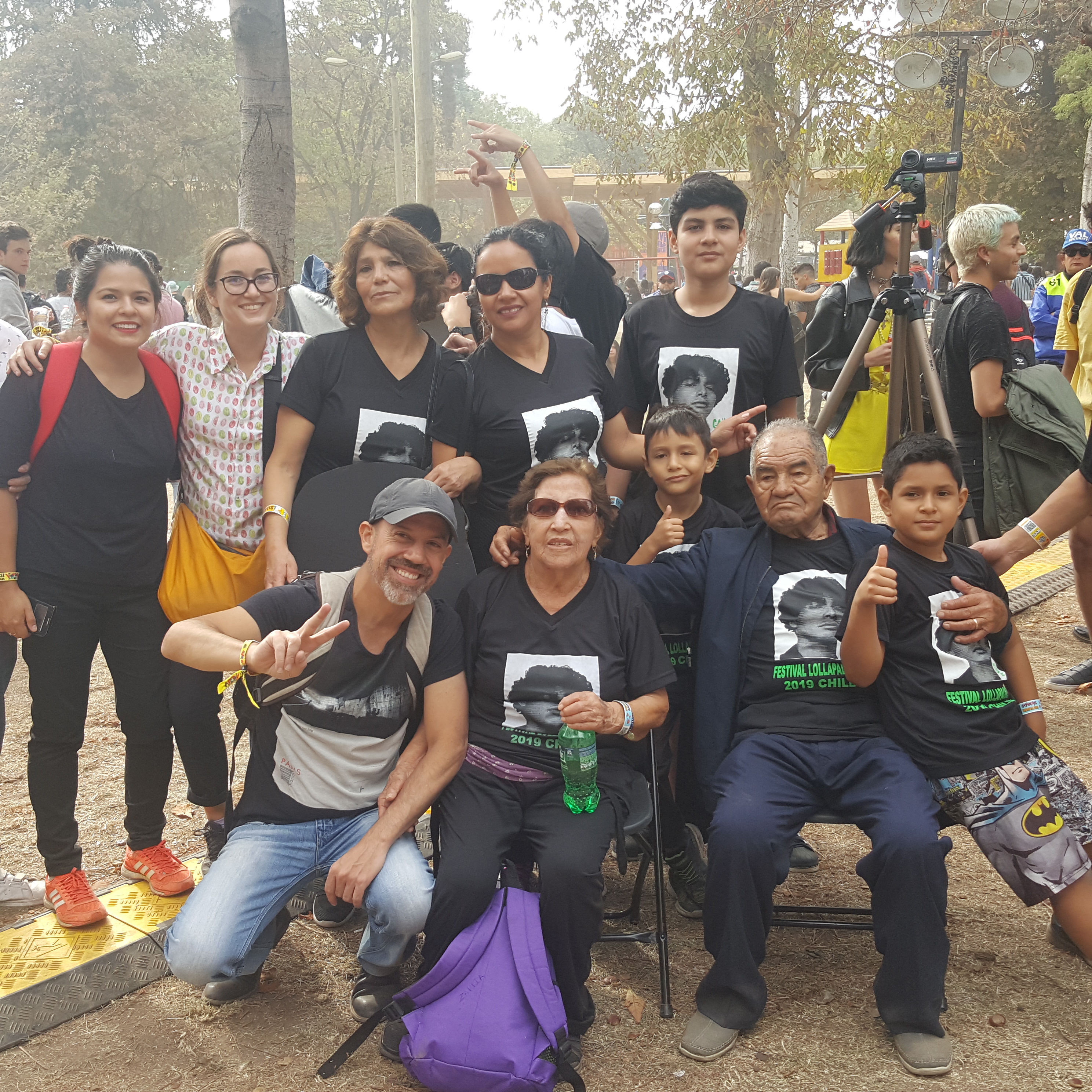 La familia Salazar-Quiñones, apoyando a A.CHAL. Foto por el autor.
