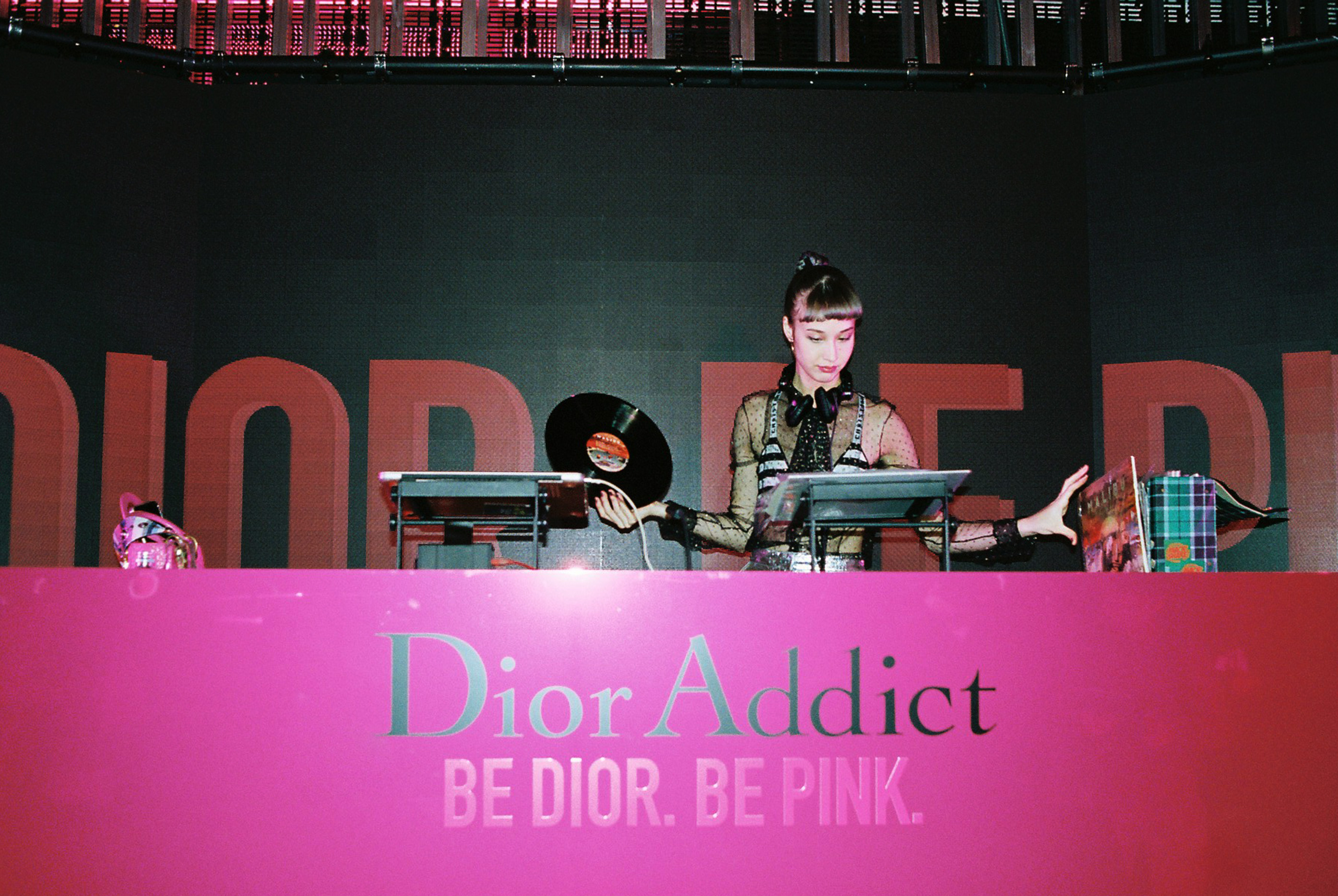 1554375071101-diorparty10
