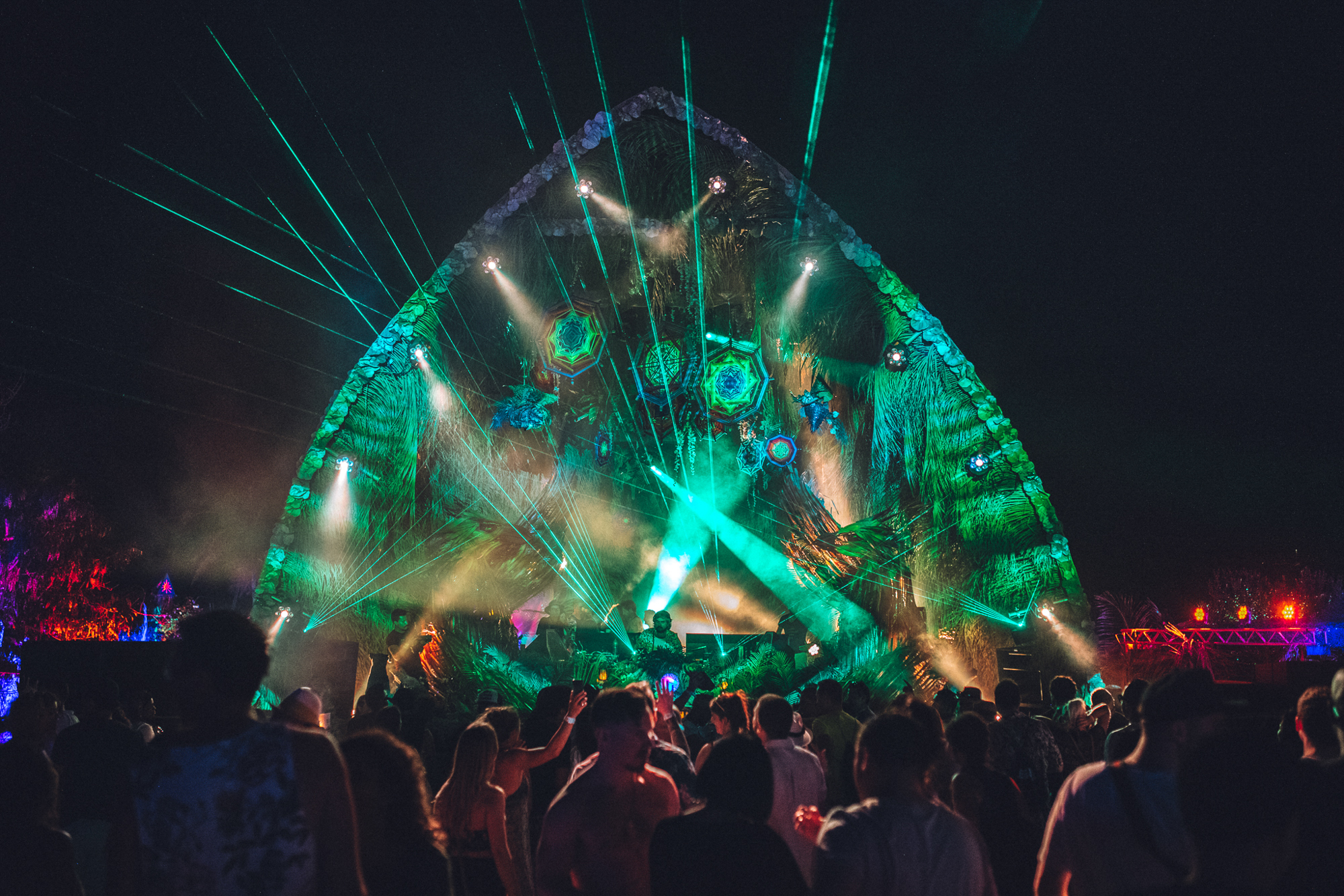 1554386734965-SXM-Festival-__SXM-DAY-1-WED-HAPPY-BAY-REFUGE-Alec-Donnell-Luna-cptvibes-45