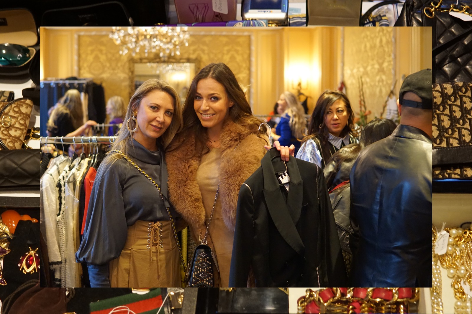 Twee vrouwen in winkel