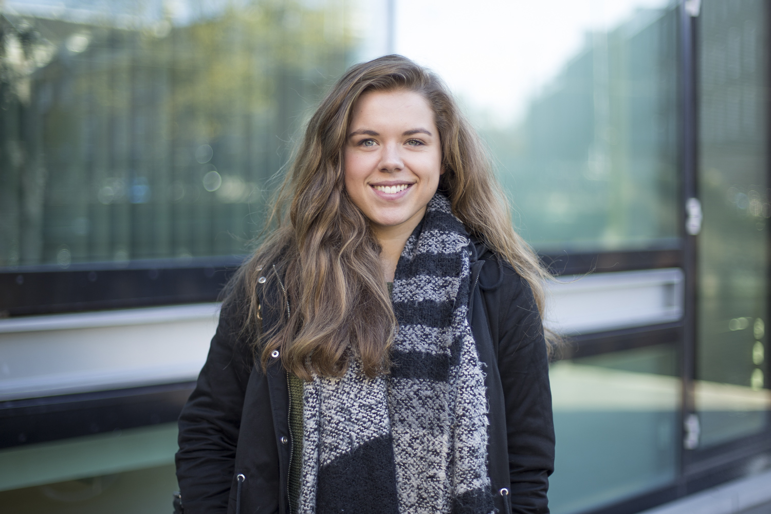 meisje met bruin haar