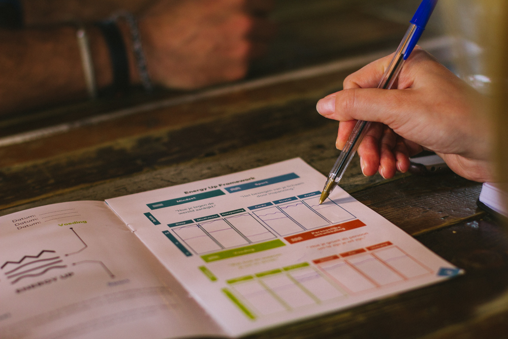 Formulier wordt ingevuld met pen