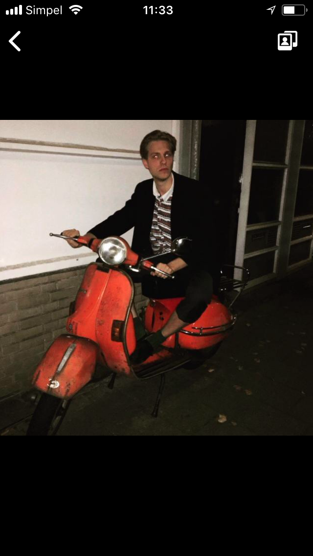 Man op scooter