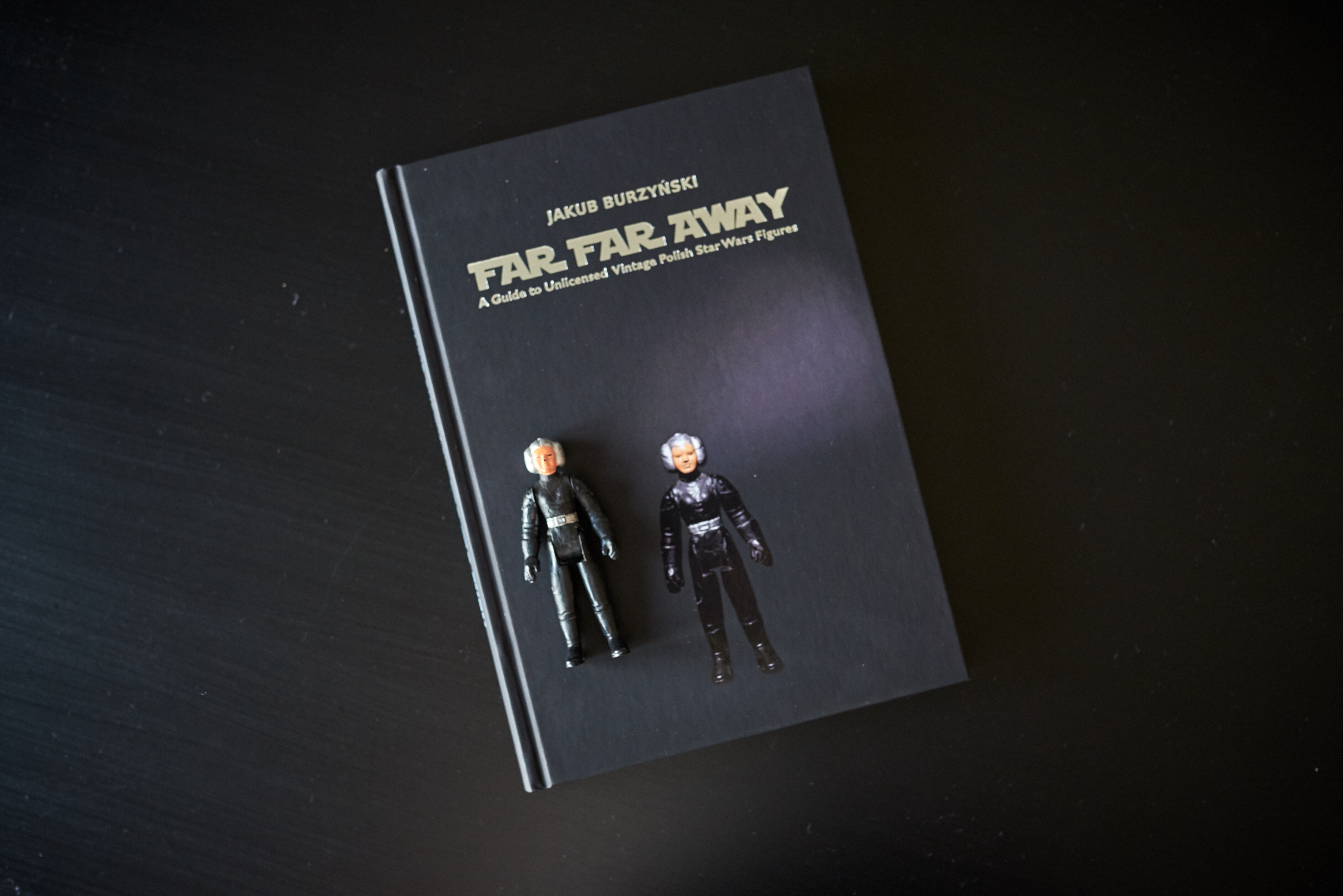 Książka Far far Away i figurka