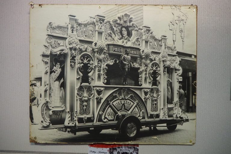 Foto oude draaiorgel