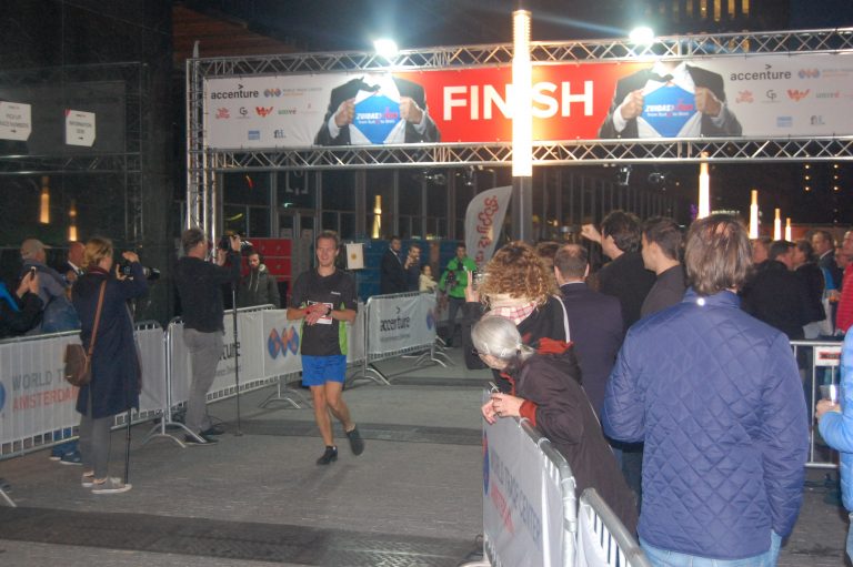 Hardloper rent over finish.