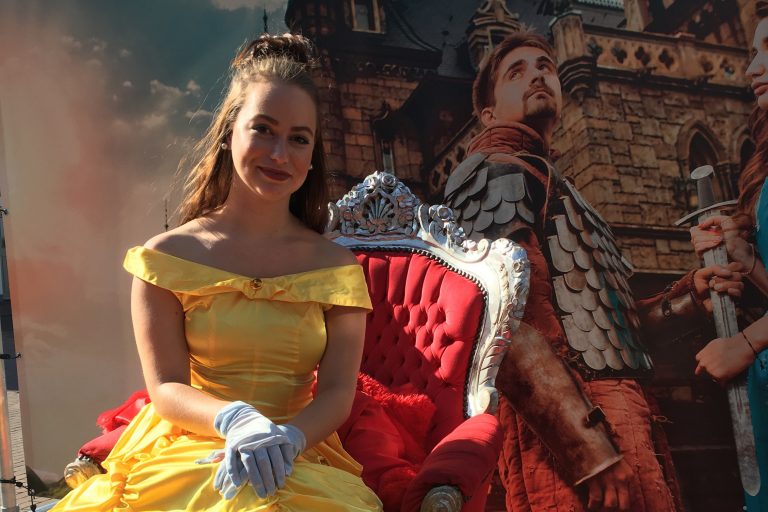 Laura verkleed als Belle