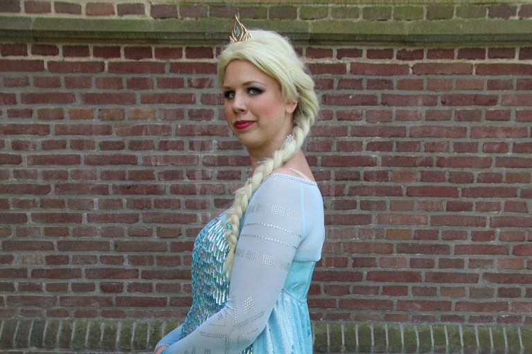 Nathalie verkleed als Elsa