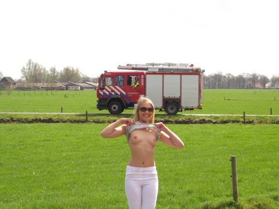 topless tieten brandweer