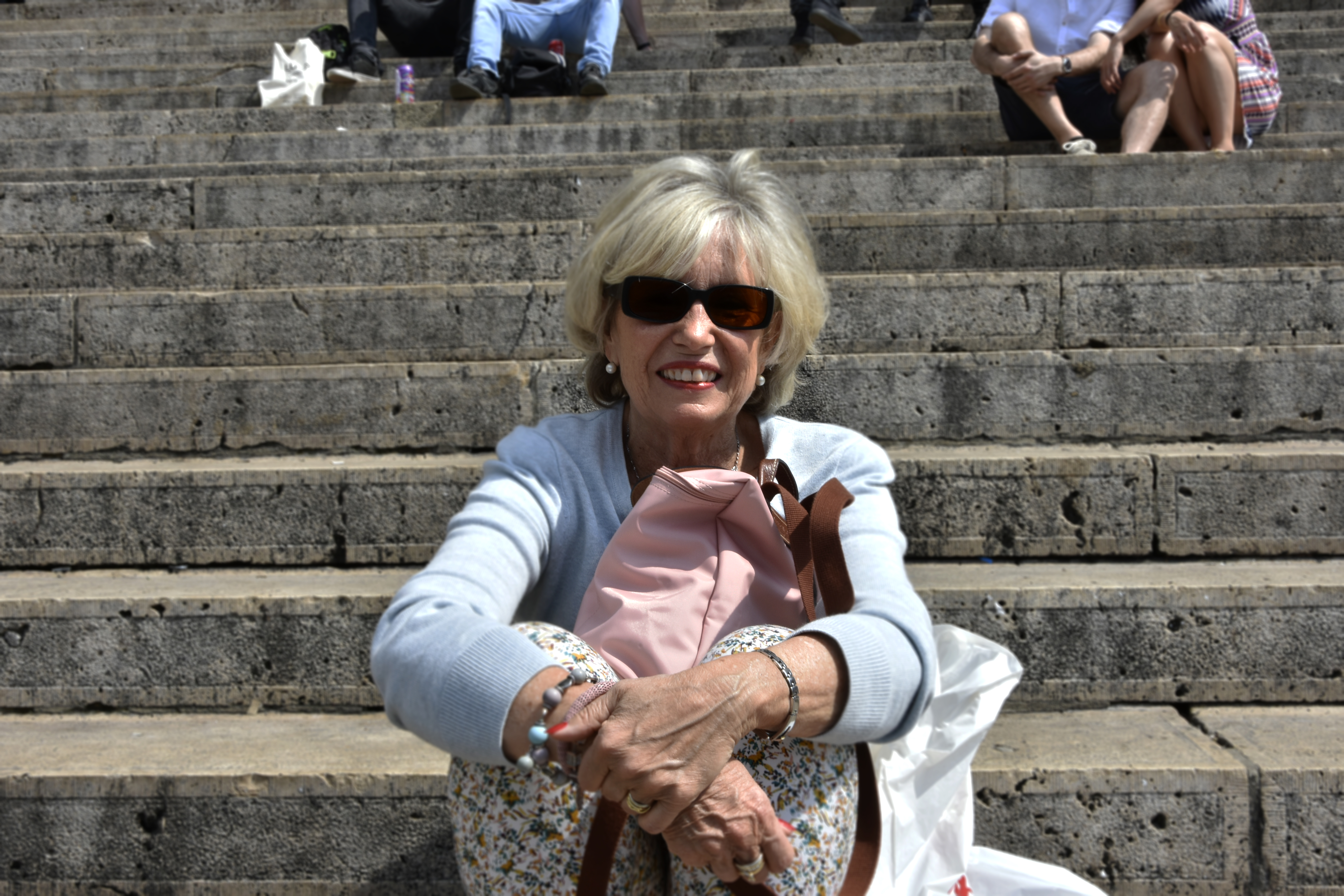 1555078611087-Martine