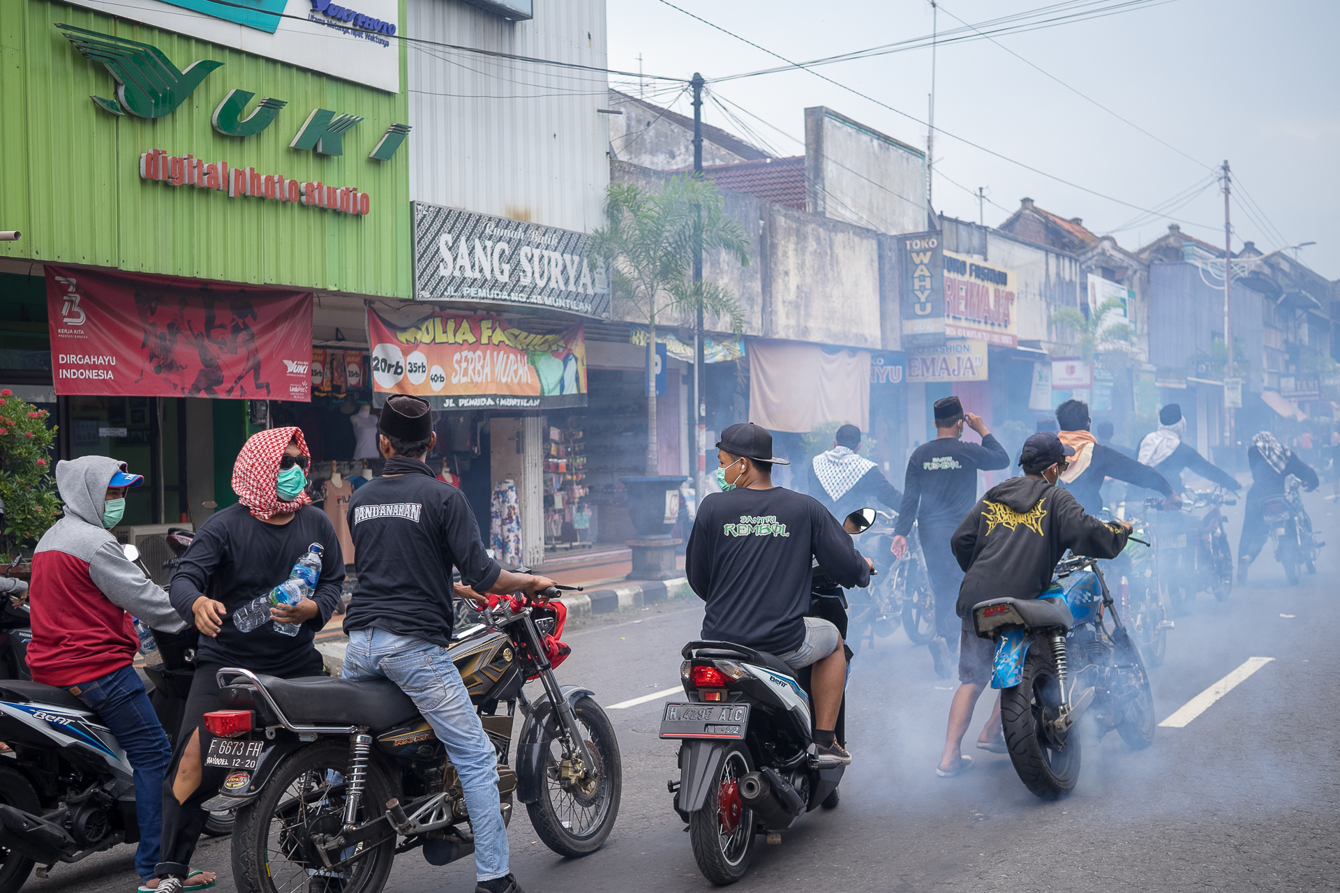 1555396104050-suasana-konvoi-blombongan-di-kampanye-akbar-jokowi-di-magelang