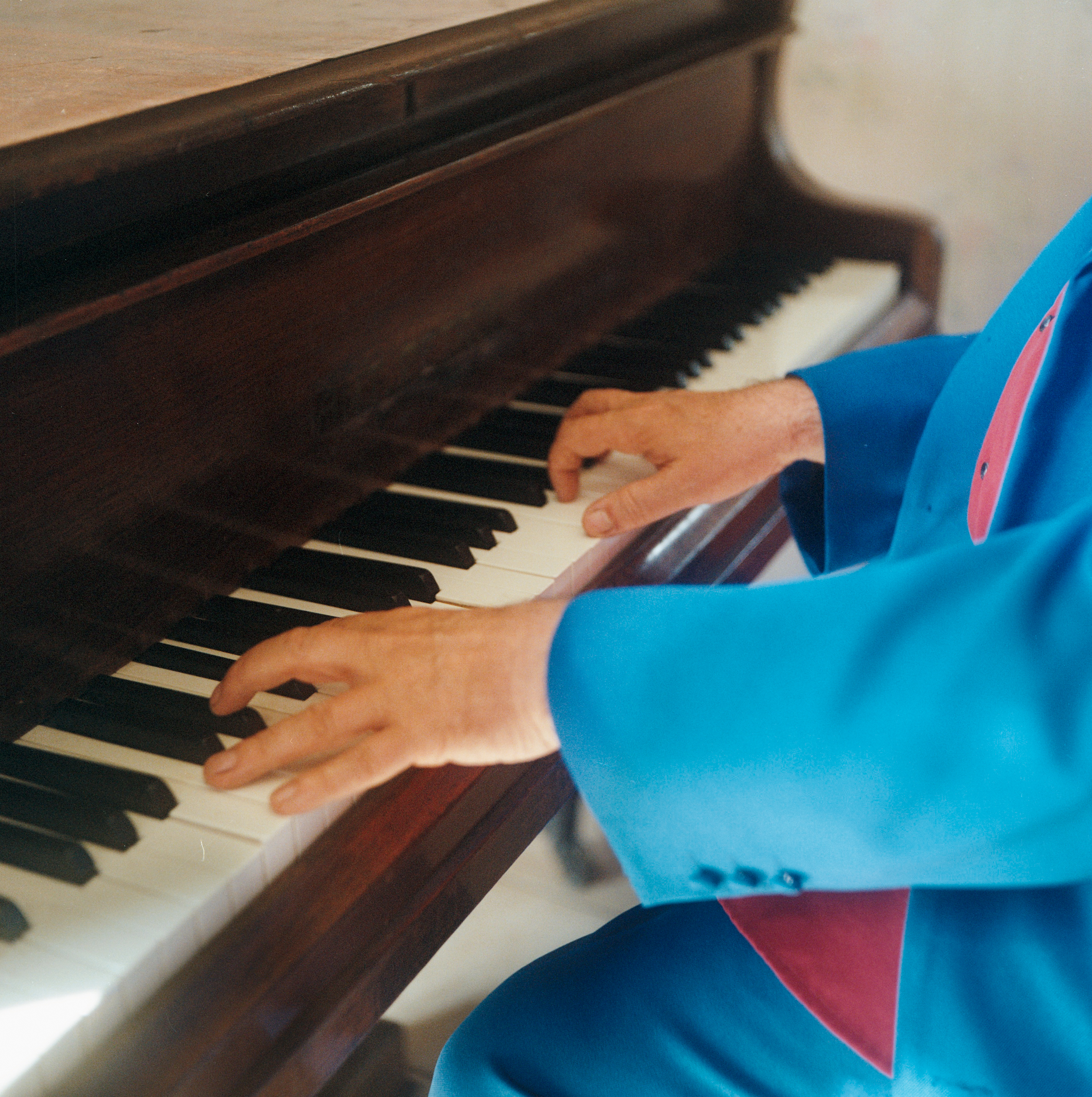 1555428996572-Sosie-Elton-John-15
