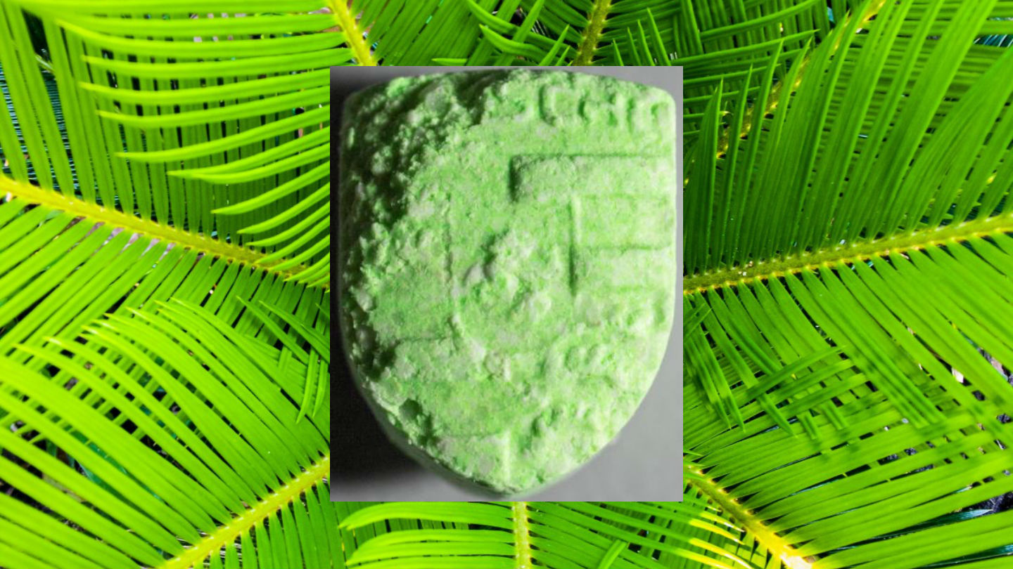 1555586825187-ecstasy_pille_hellgrun_porsche