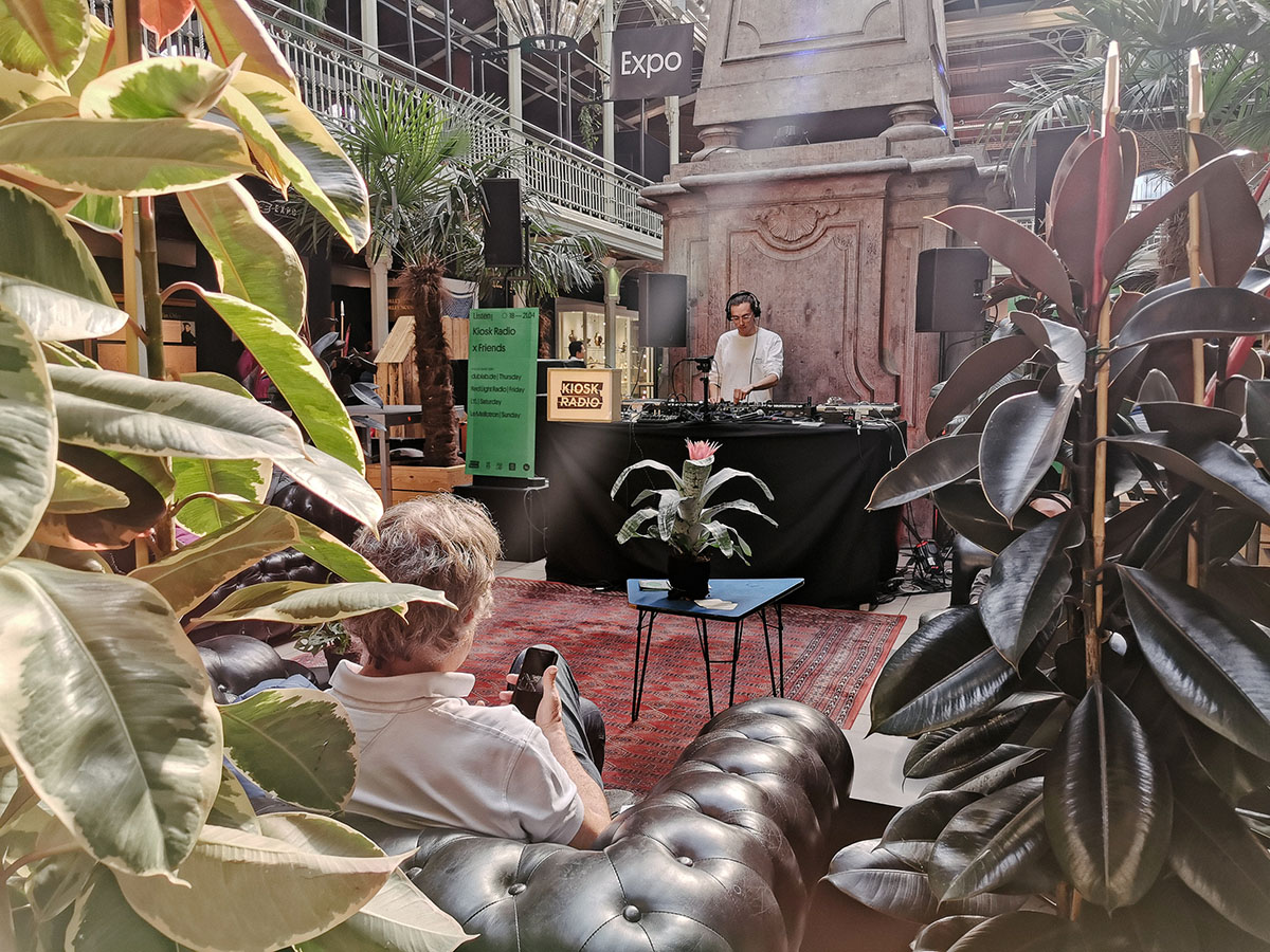 vice-expo-kiosk-radio