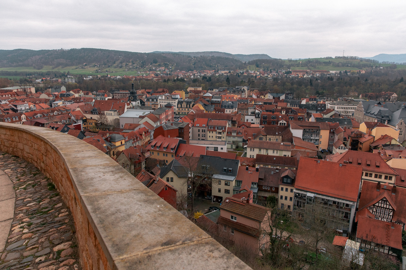 Ein Panorama von Rudolstadt, gesehen von Schloss Heidecksburg