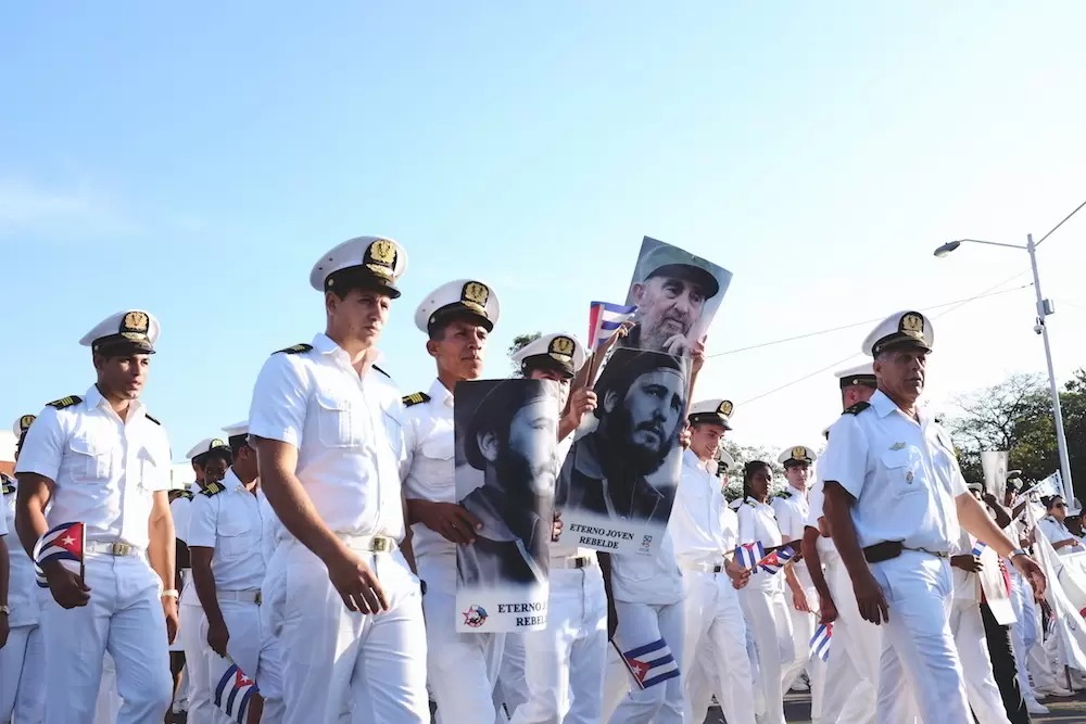 1556659996528-photos-may-day-2016-havana-cuba2