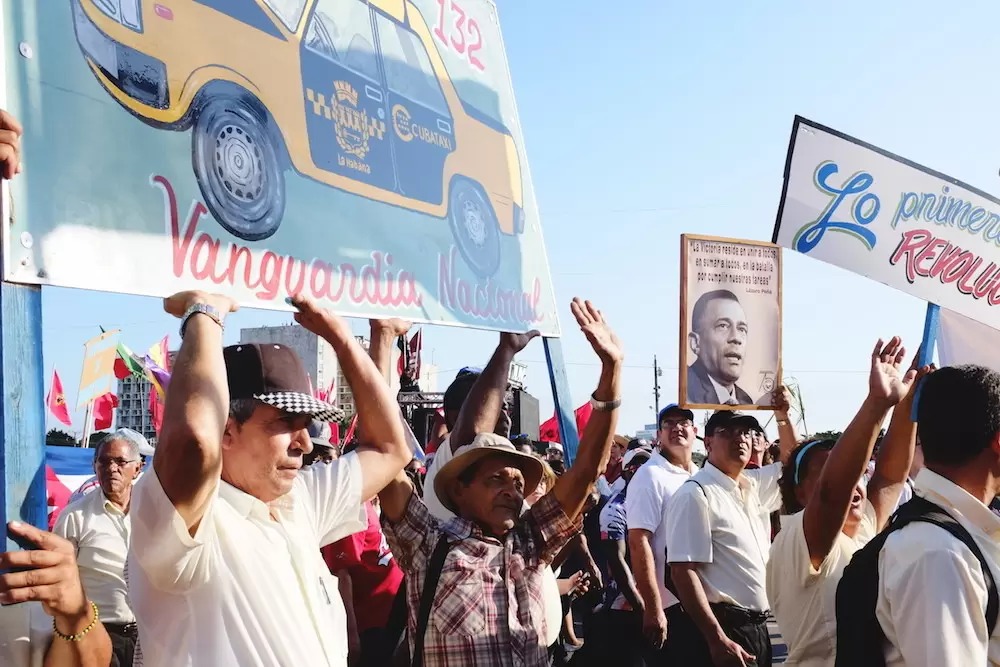 1556660226939-photos-may-day-2016-havana-cuba10