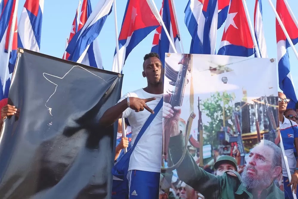 1556660254511-photos-may-day-2016-havana-cuba11