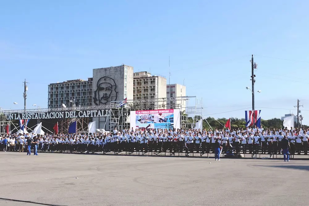 1556660303889-photos-may-day-2016-havana-cuba13