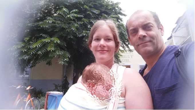 Dieter mit seiner Frau und dem gemeinsamen Baby