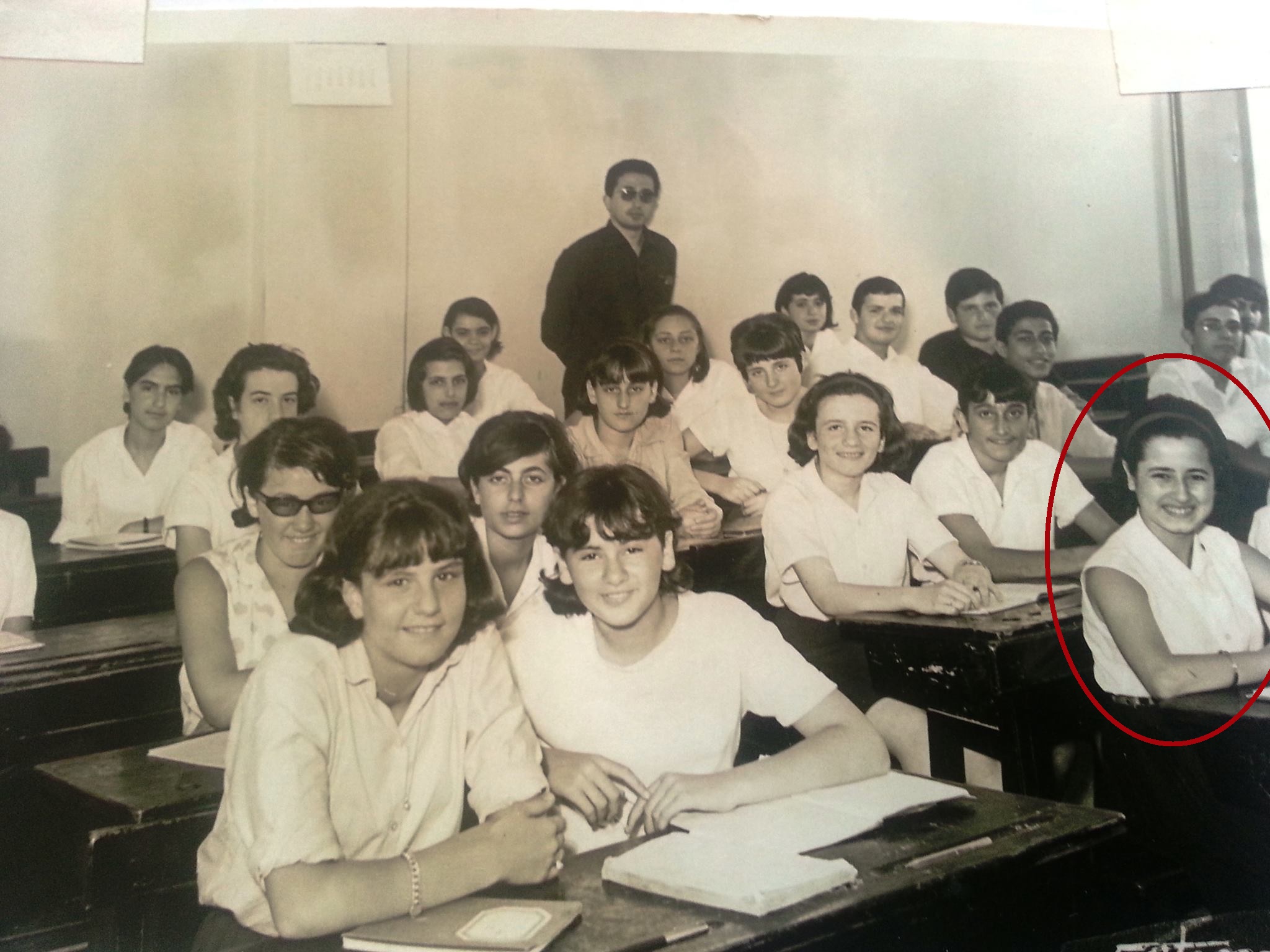 1557746861886-school