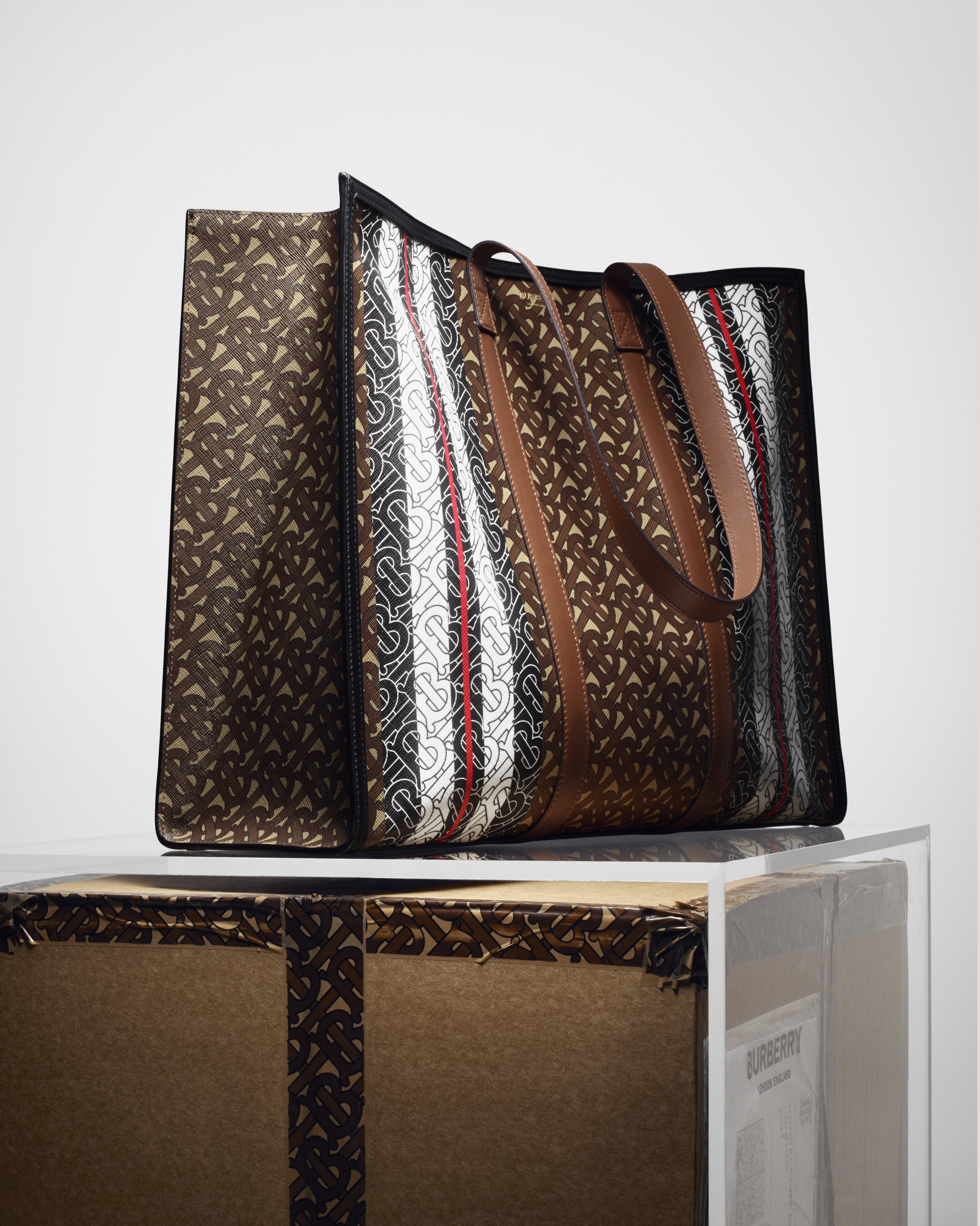 1557831163214-The-Burberry-Monogram-Collection_001