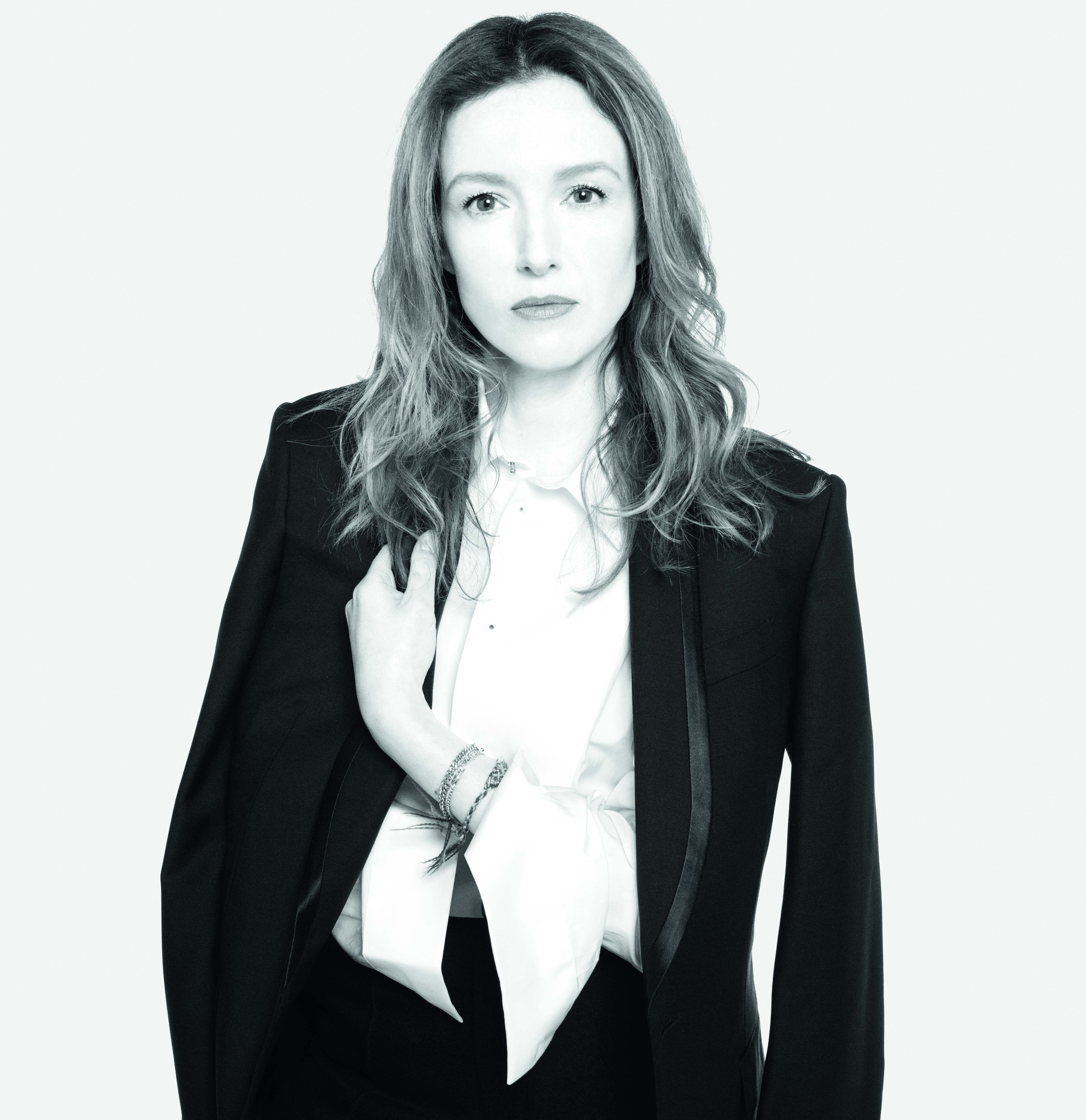 1557841048040-Clare-Waight-Keller_Givenchy-documented-by-Steven-Meisel-Copia