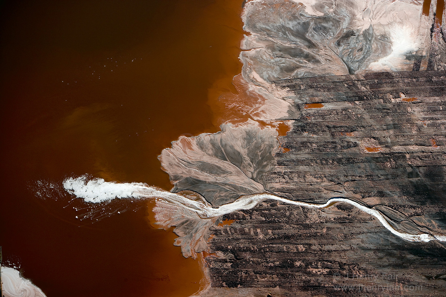 This Photographer Shows Us the Pollution We Can’t See for Ourselves - VICE