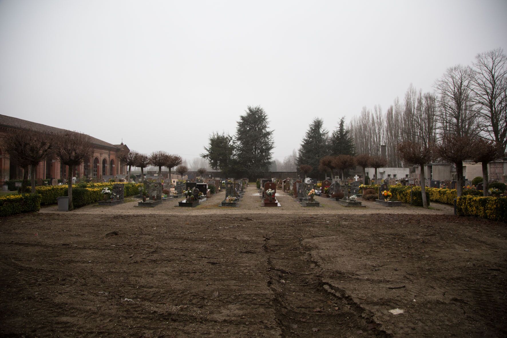 1558018641260-diavoli-della-bassa-cimitero-finale-emilia