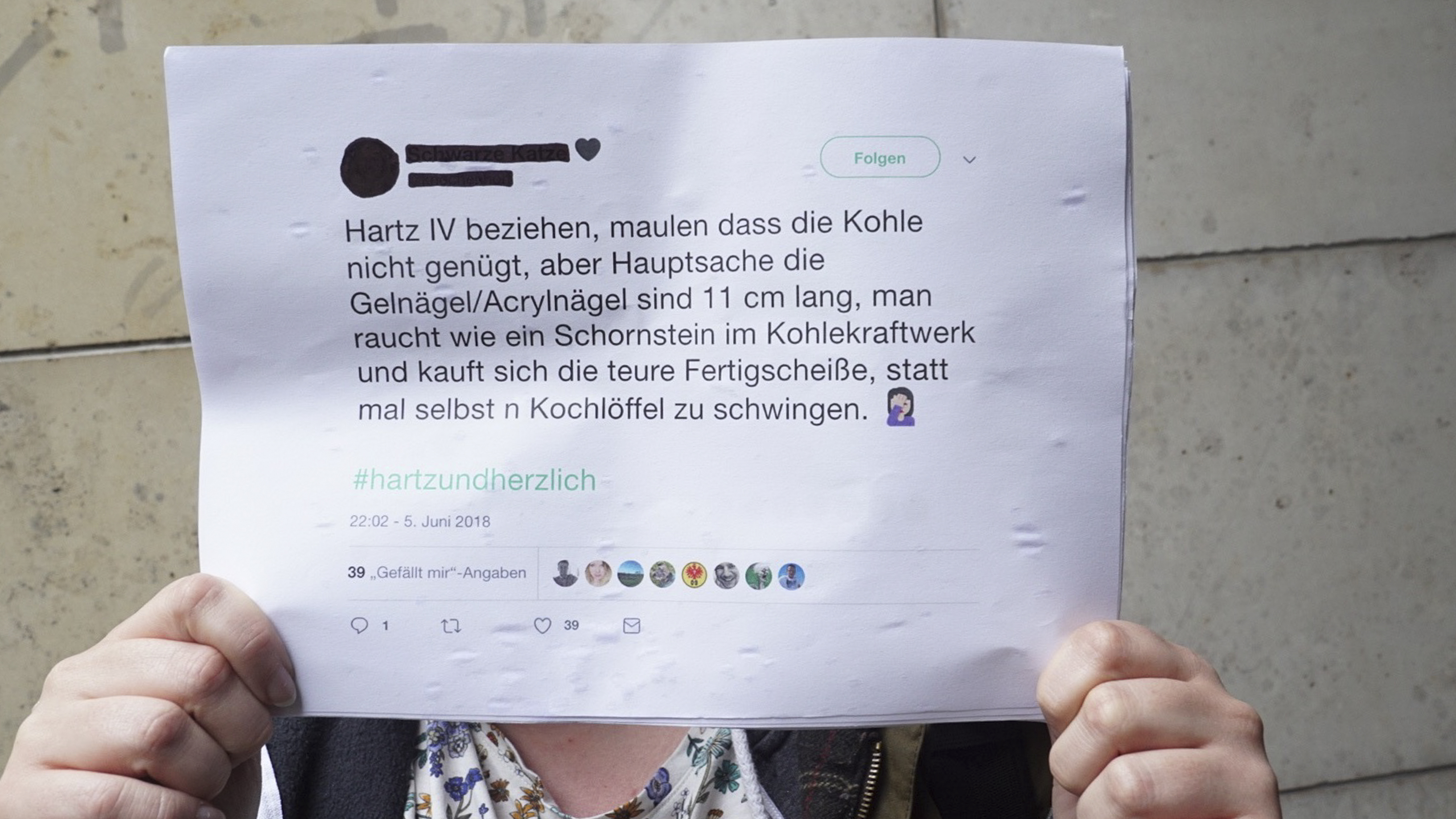 Nadja ist Lehrerin und muss sich über die Sommerferien arbeitslos melden